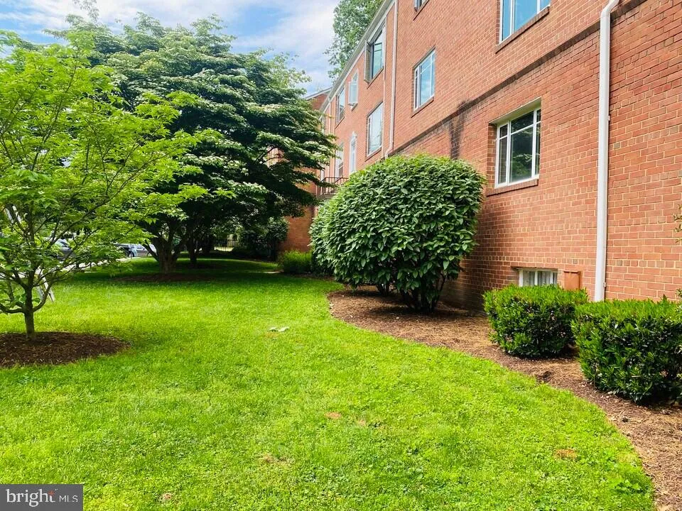 Bethesda, Maryland 20814, United States, 2 Bedrooms Bedrooms, ,1 BathroomBathrooms,Residential,Active,136480