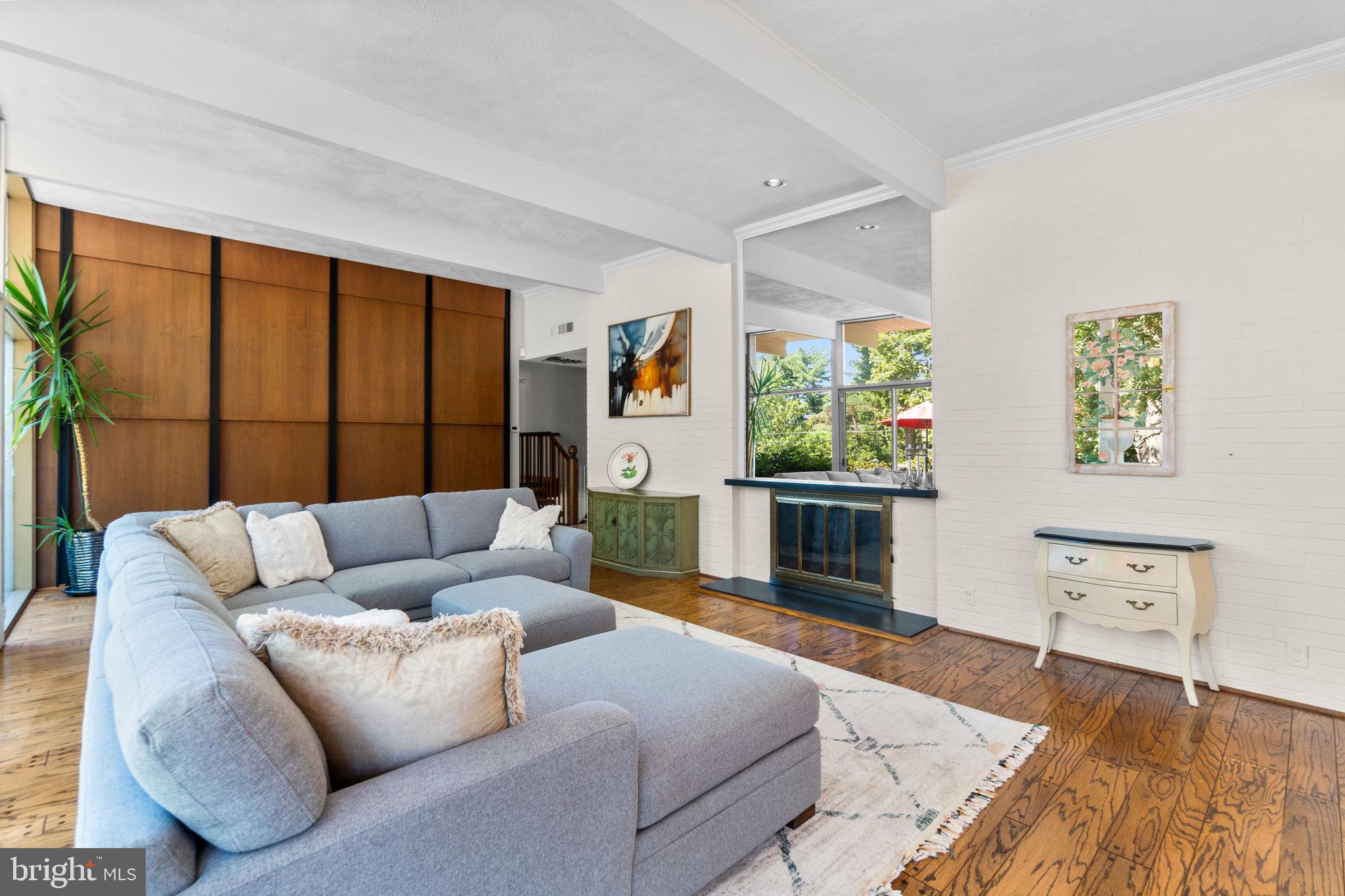 8203 TALL CHIMNEY COURT