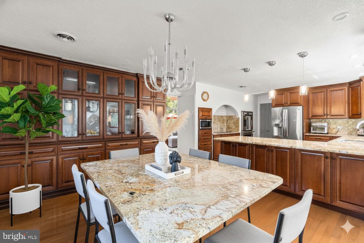 8203 TALL CHIMNEY COURT