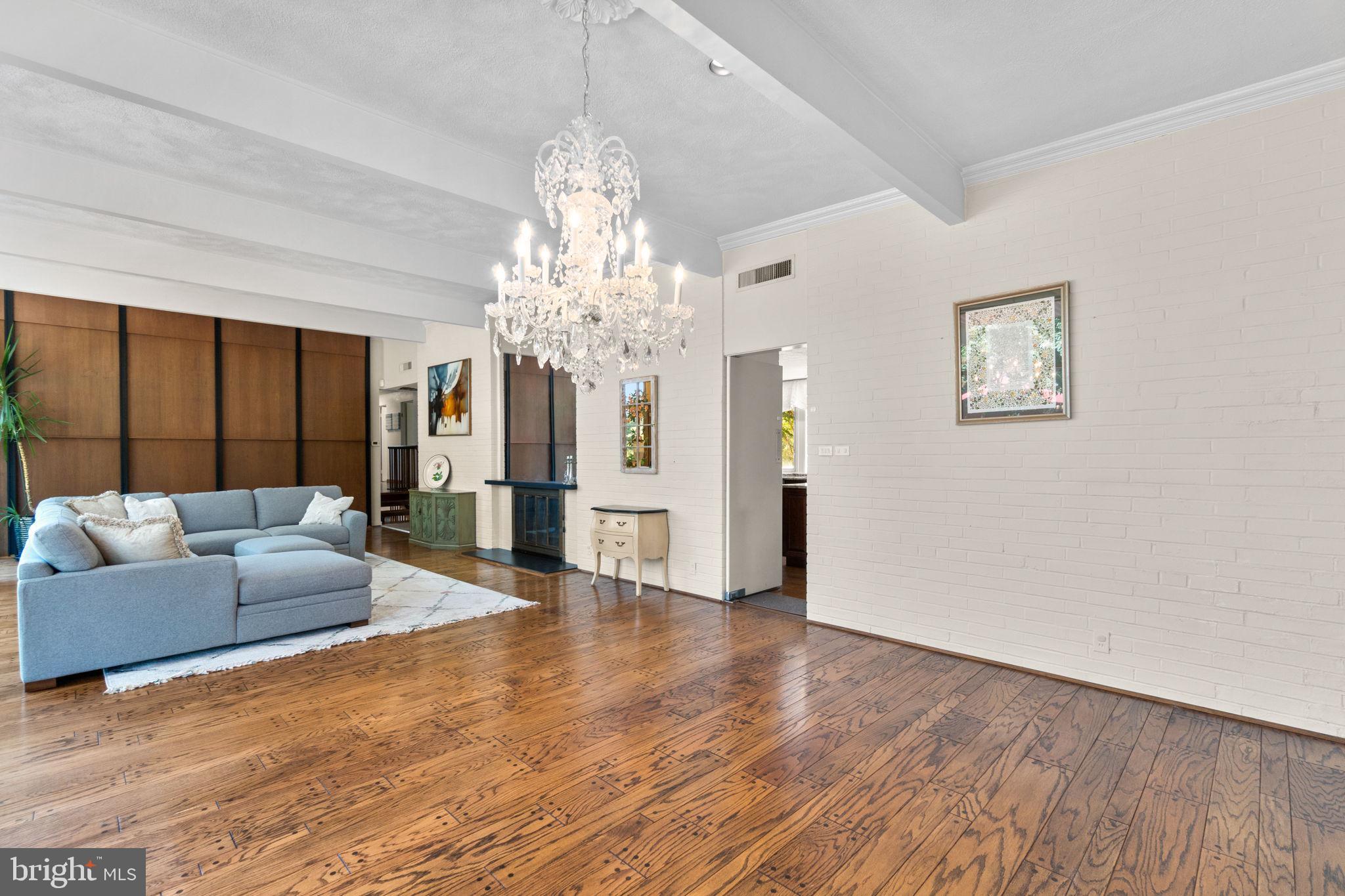 8203 TALL CHIMNEY COURT