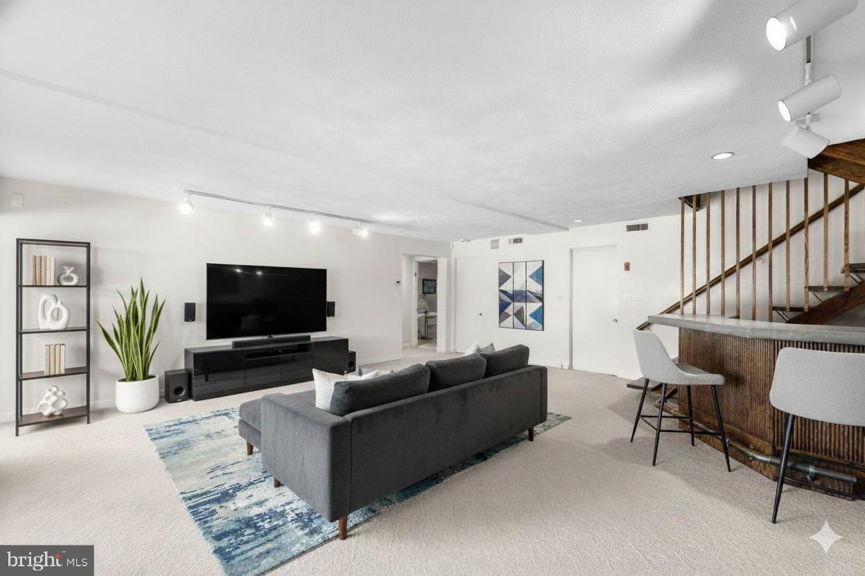 8203 TALL CHIMNEY COURT