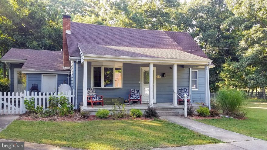 Charming rambler on private 1.15 acre lot with circular driveway.  2 bedrooms plus a potential 3rd bedroom (just needs a door) & 1 full bathroom. New roof, new furnace, deck, 12x20 shed & fenced backyard. Vintage custom cabinets, stainless steel appliances, family room, dining room, den & sun room. Over 1,500 square feet. Freshly painted. Blueprints for finishing the attic space are available.