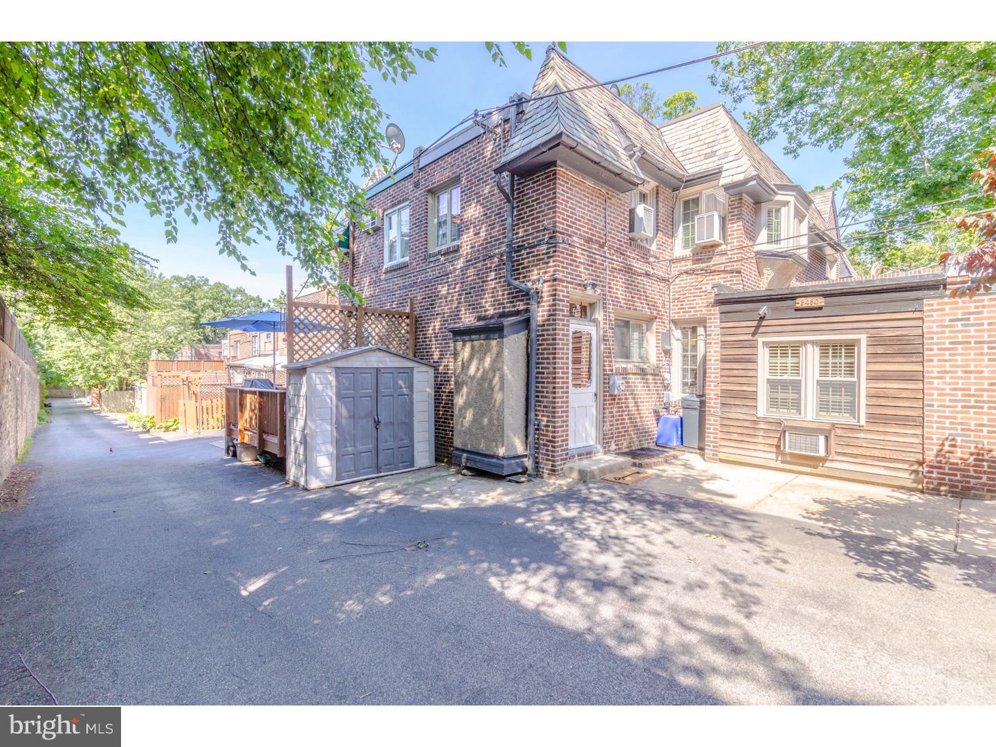 EAST FALLS - Residential