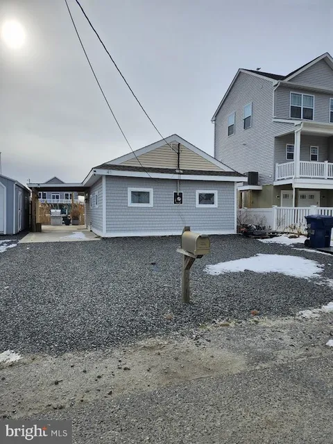 41 W Raritan Drive, Tuckerton, NJ MLS: NJOC2031176