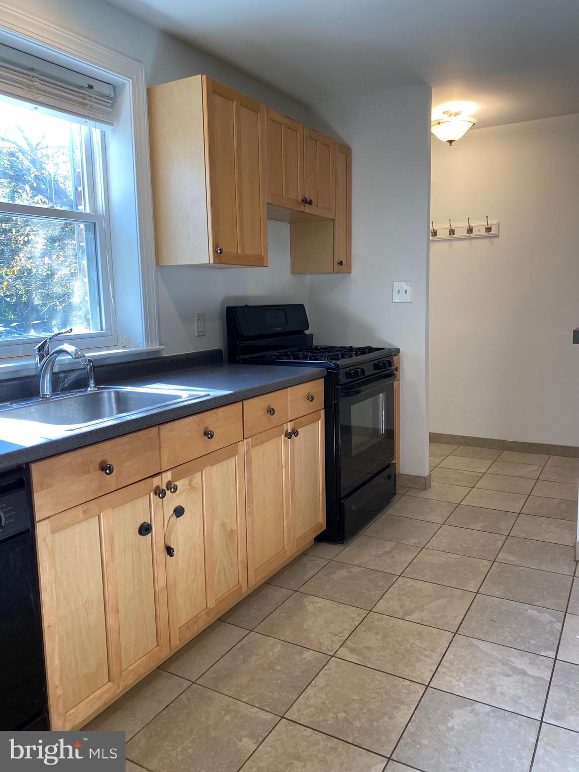 WARWICK VILLAGE - Residential Lease