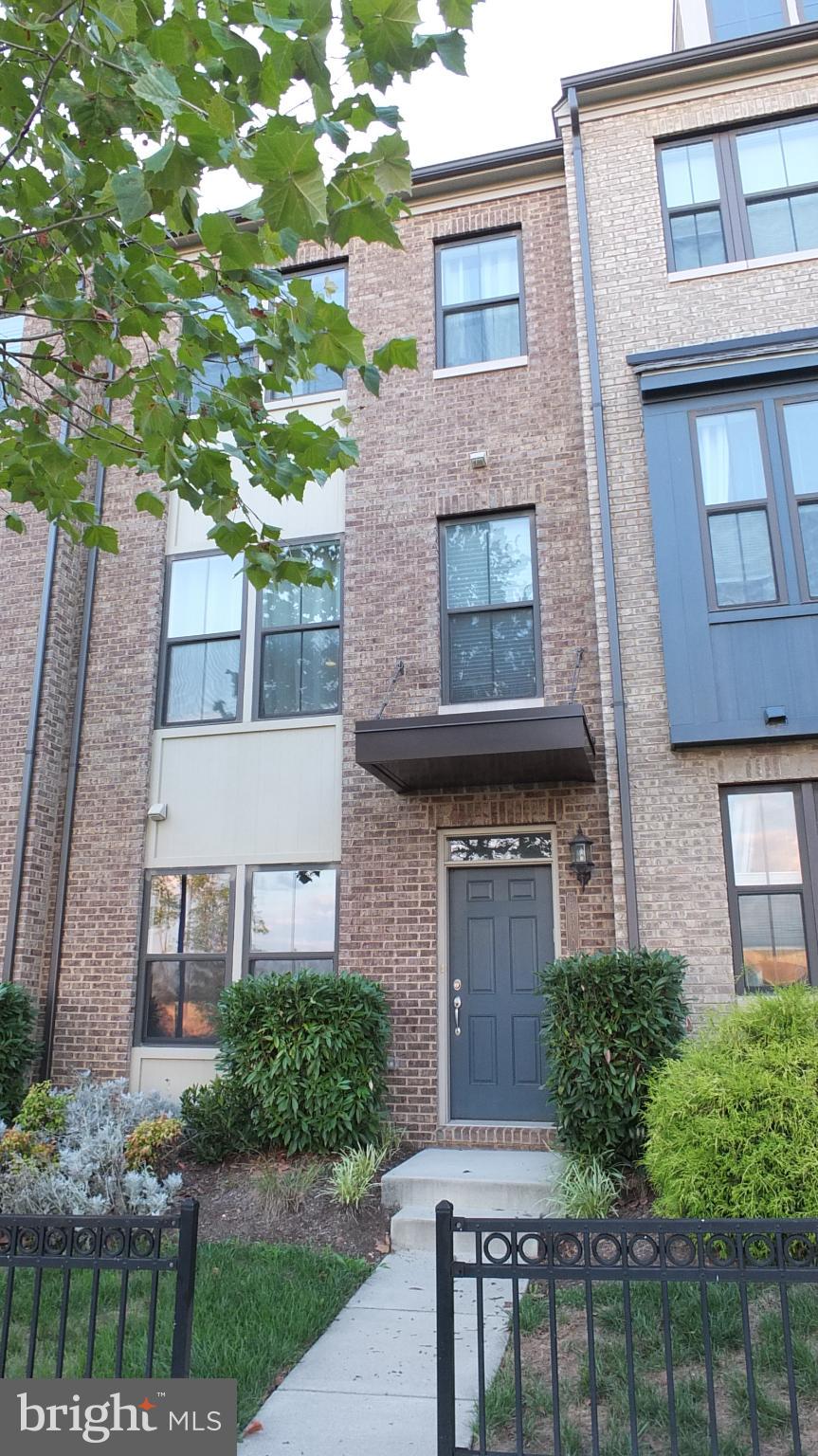 RIVERDALE PARK STATION - Residential