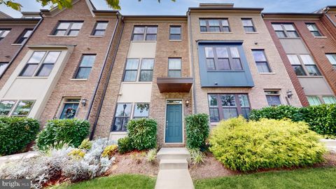 Townhouse For Sale - 6508 47th Street<br/> RIVERDALE, MD 20737