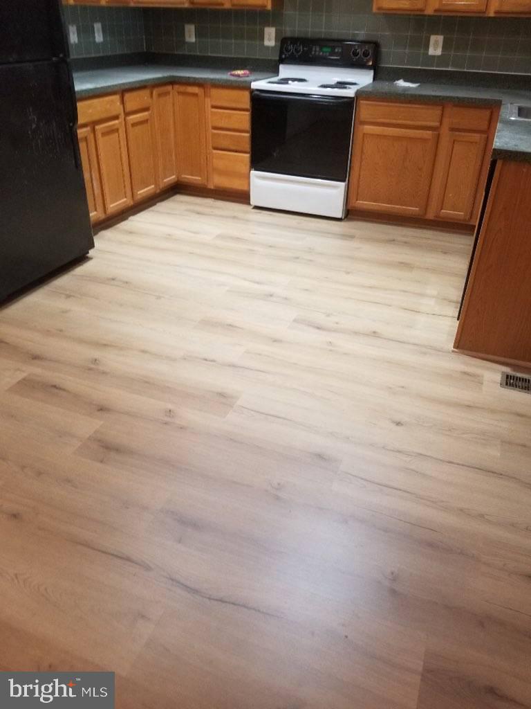 WATERS EDGE - Residential Lease