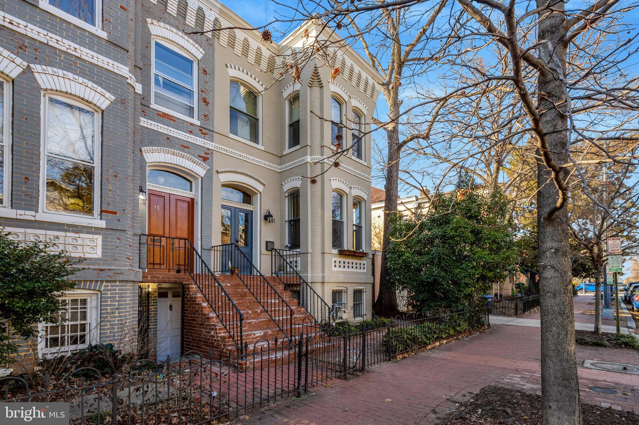 11 6TH STREET SE