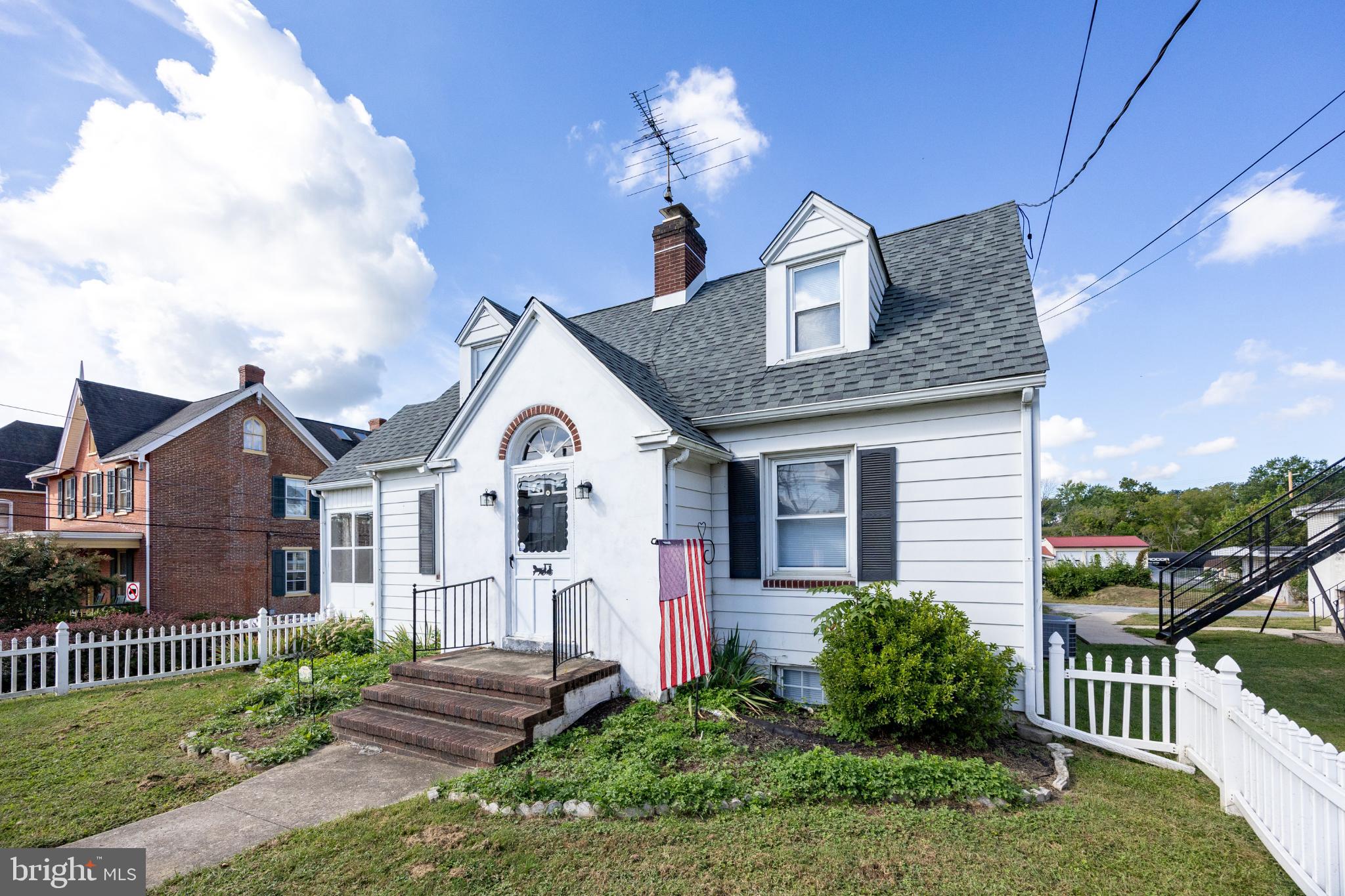 200 PENNSYLVANIA AVENUE