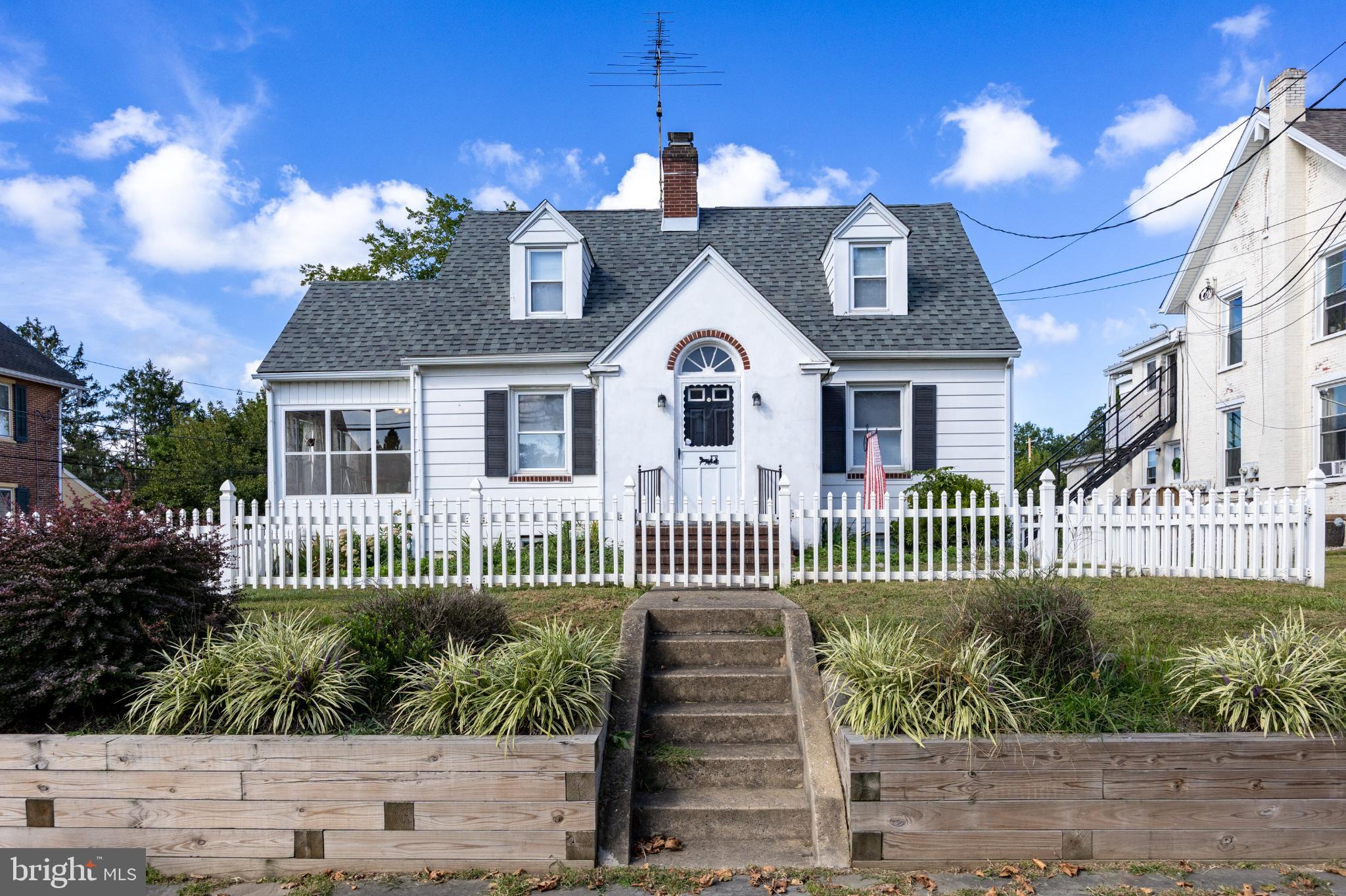 200 PENNSYLVANIA AVENUE