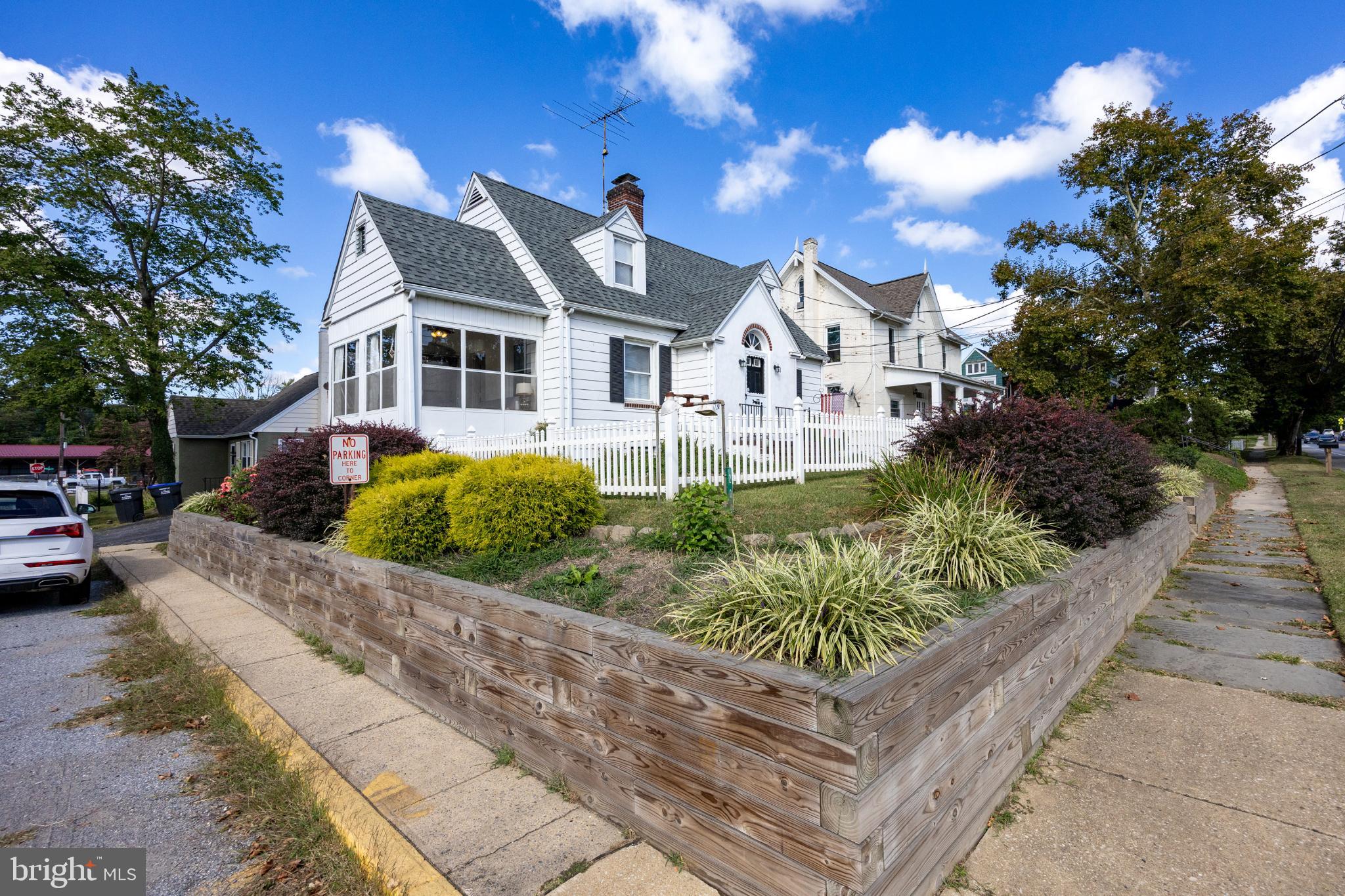 200 PENNSYLVANIA AVENUE