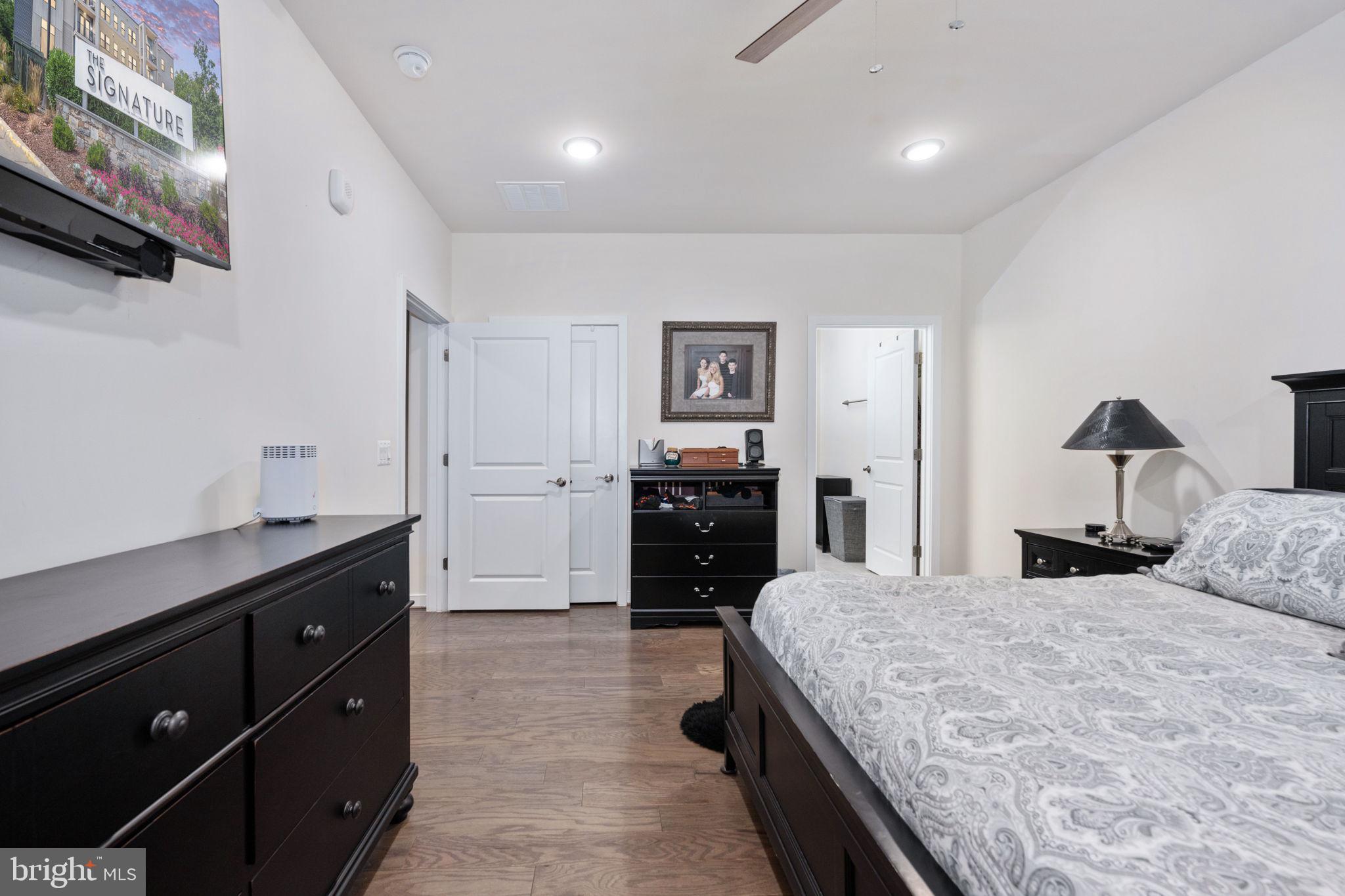 SIGNATURE AT BROADLANDS - Residential