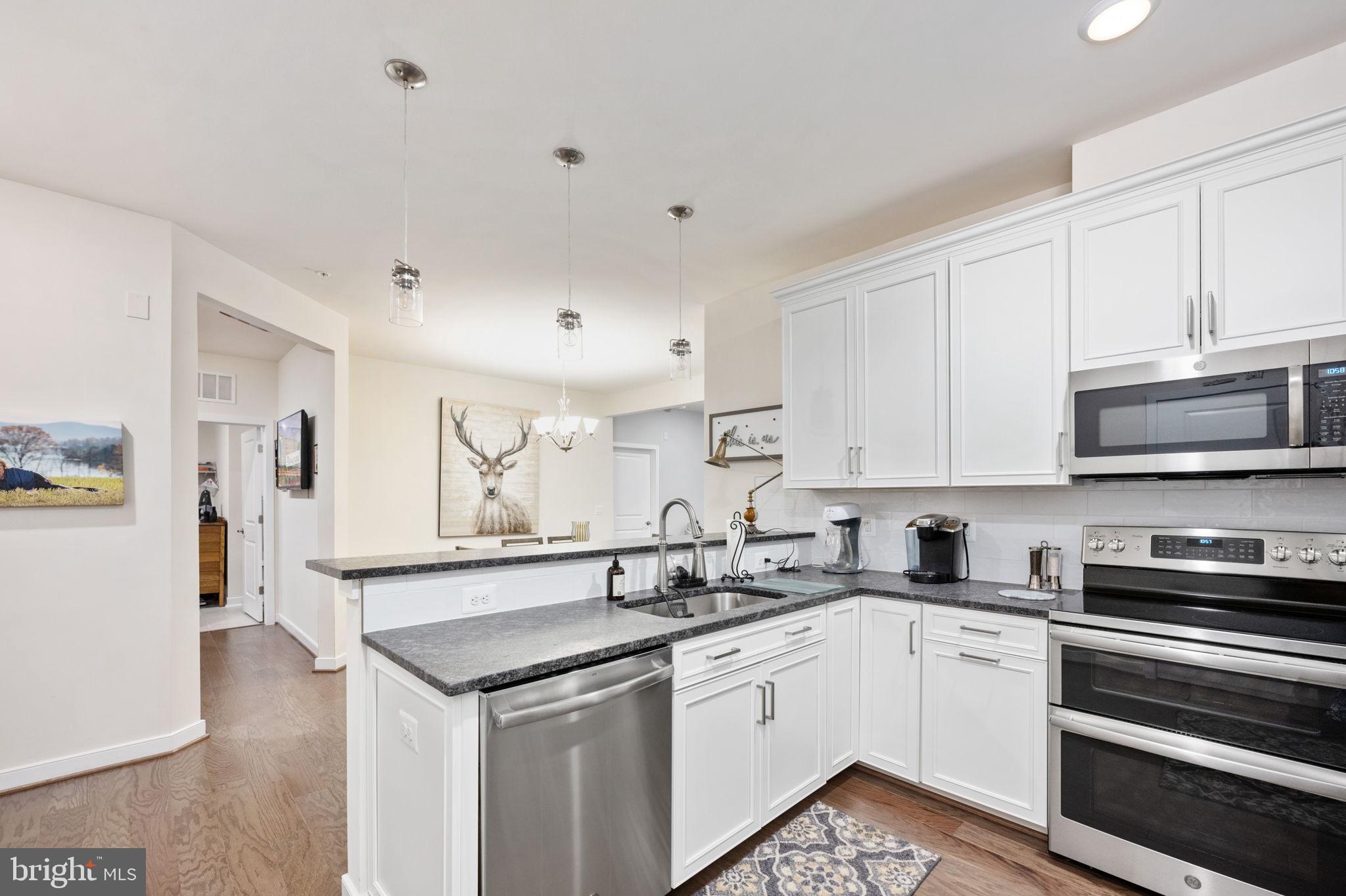 SIGNATURE AT BROADLANDS - Residential