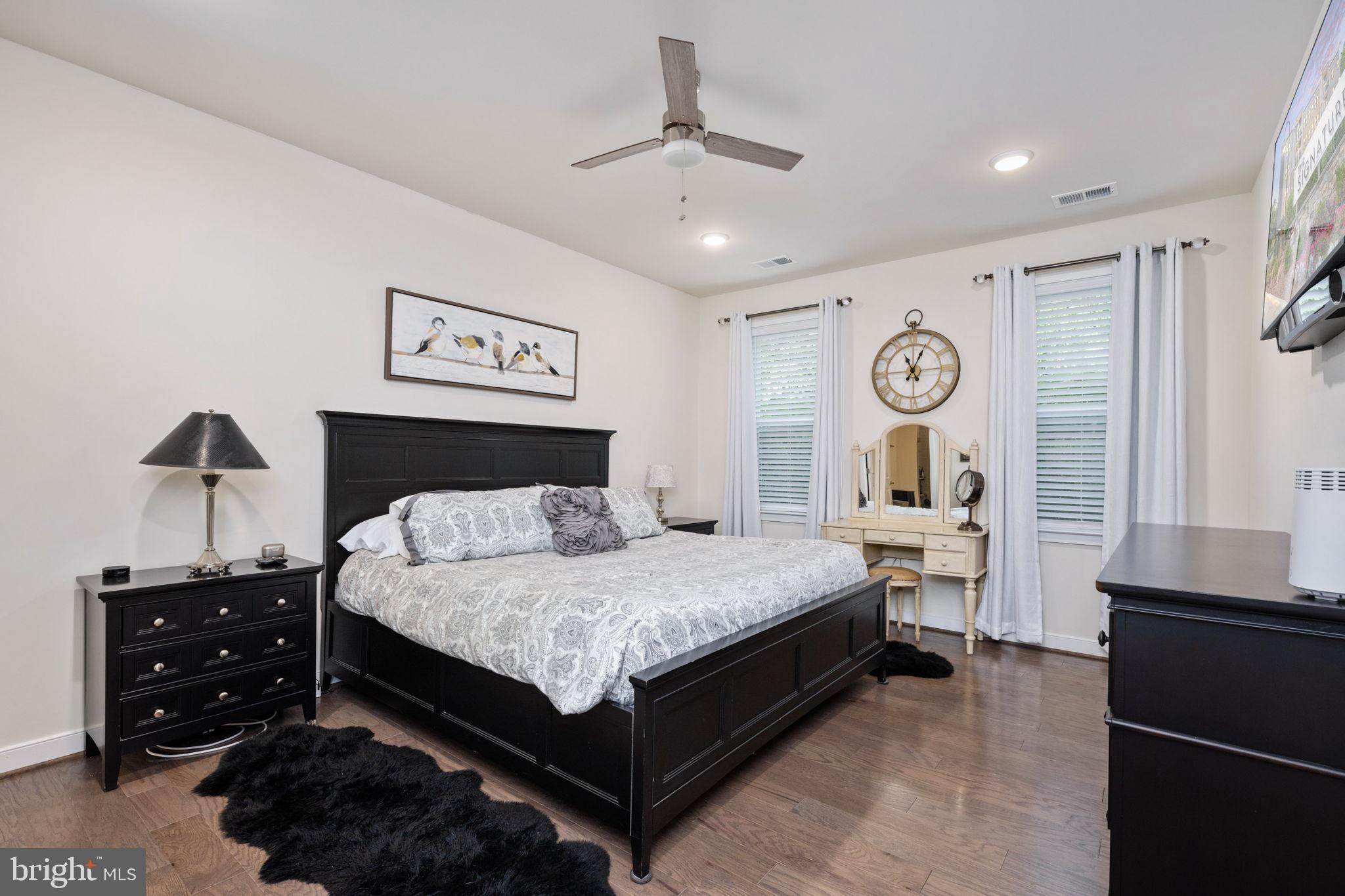 SIGNATURE AT BROADLANDS - Residential