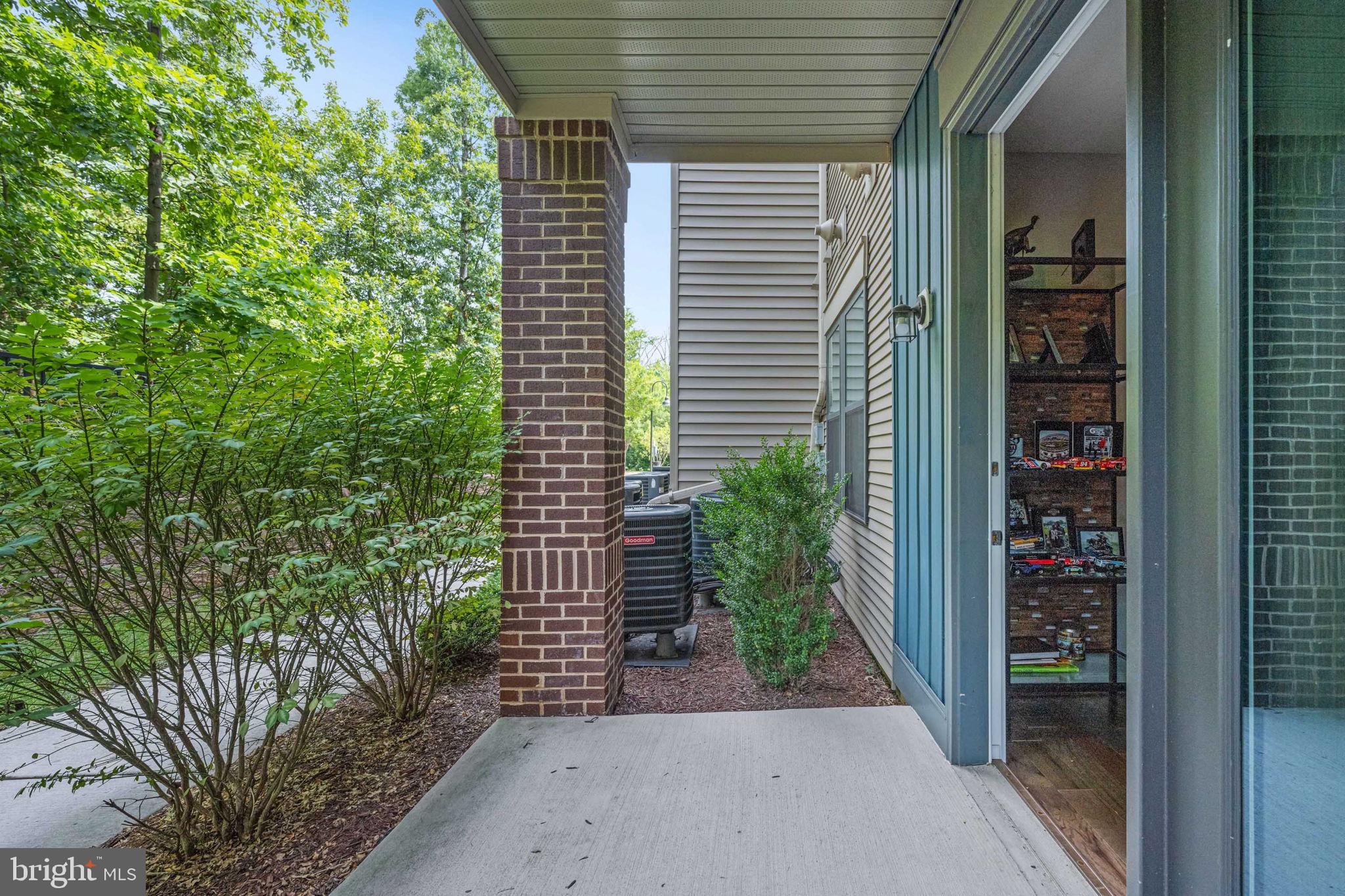 SIGNATURE AT BROADLANDS - Residential