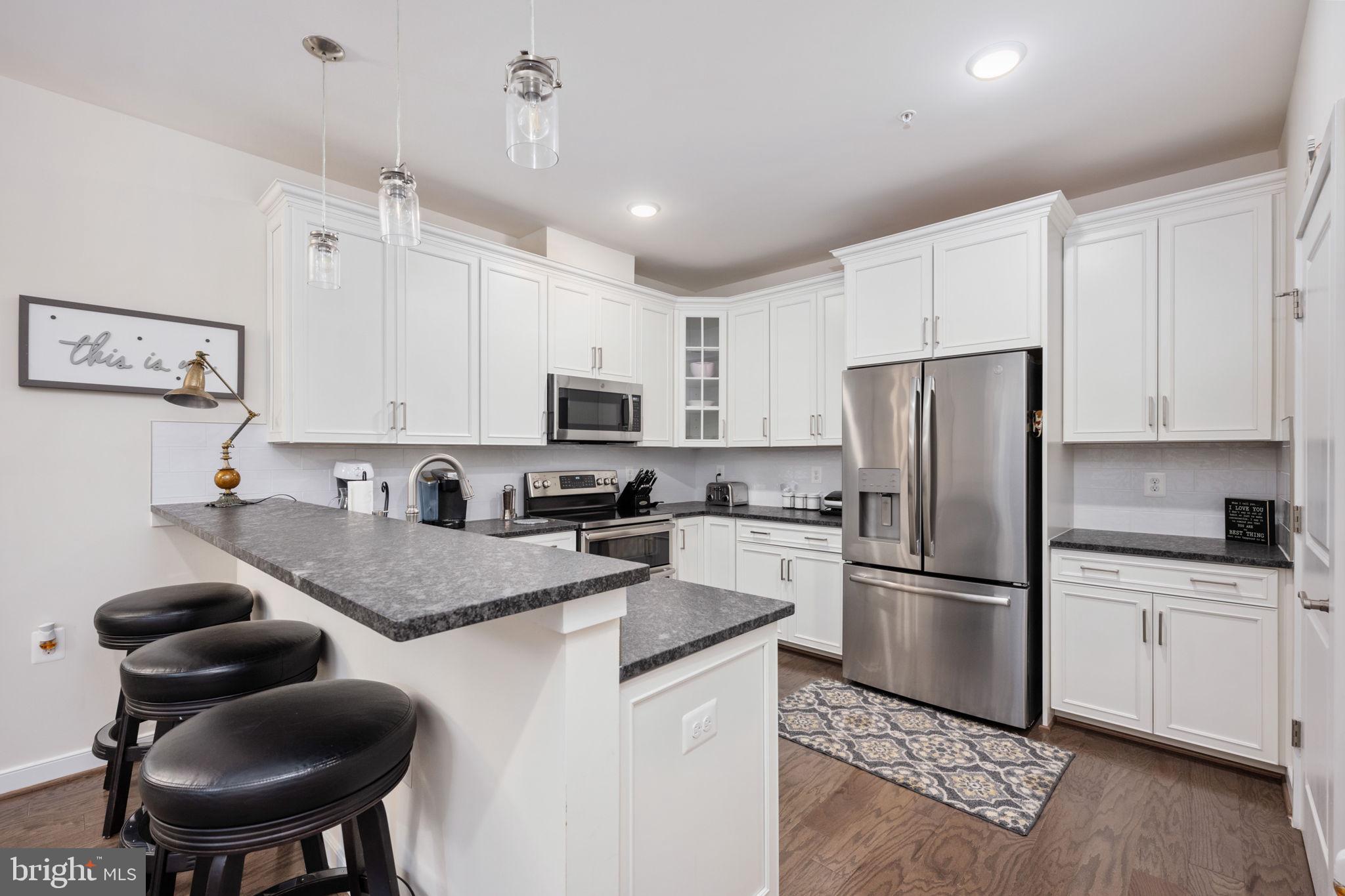 SIGNATURE AT BROADLANDS - Residential