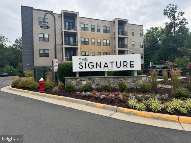 SIGNATURE AT BROADLANDS - Residential