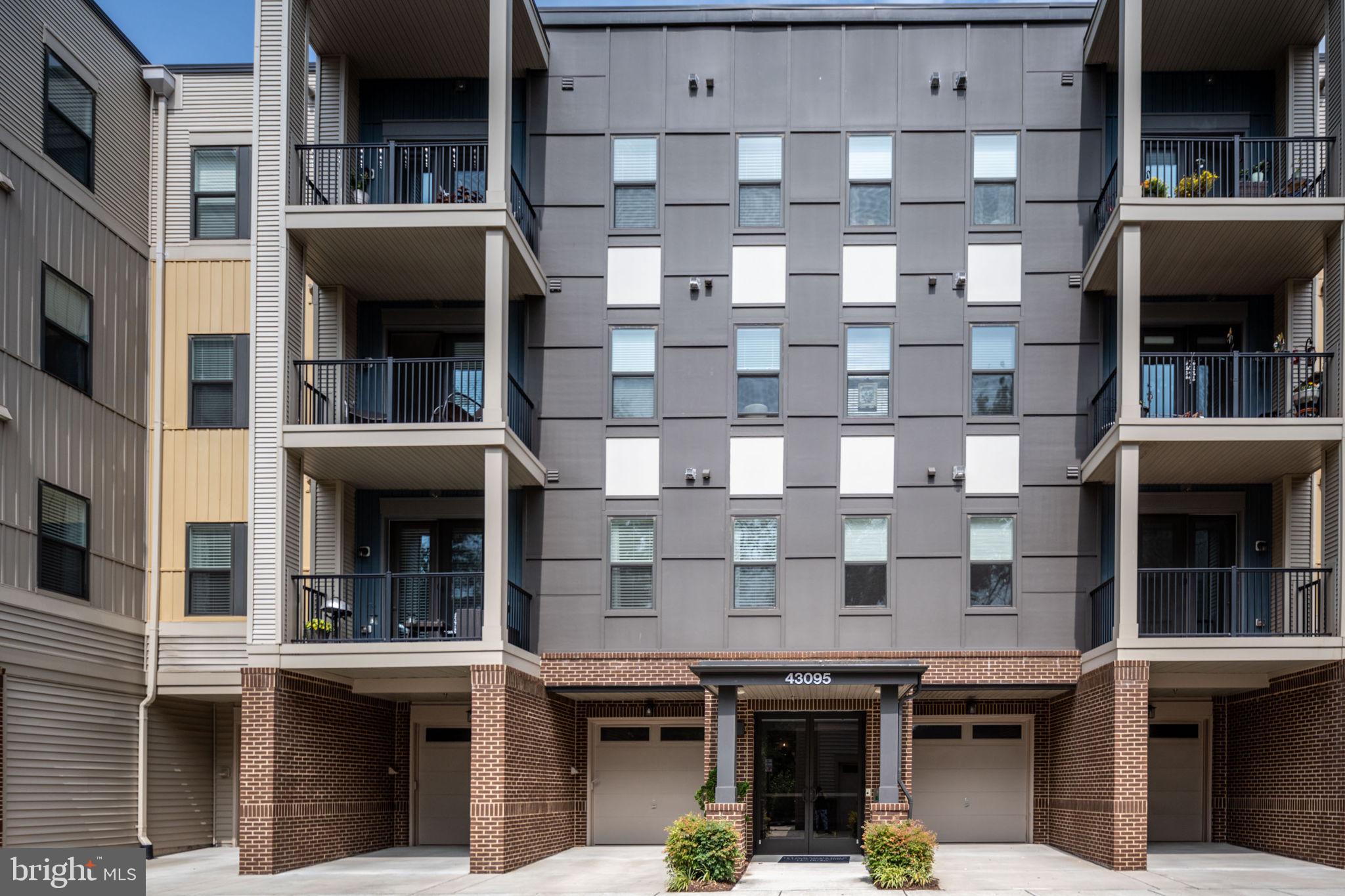 SIGNATURE AT BROADLANDS - Residential