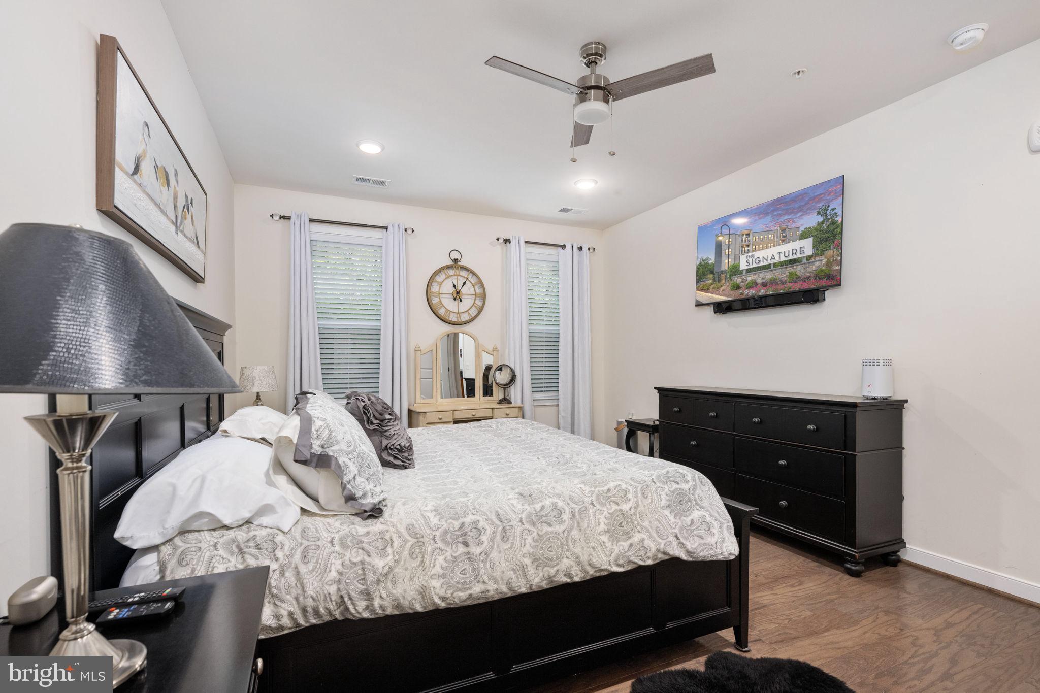 SIGNATURE AT BROADLANDS - Residential