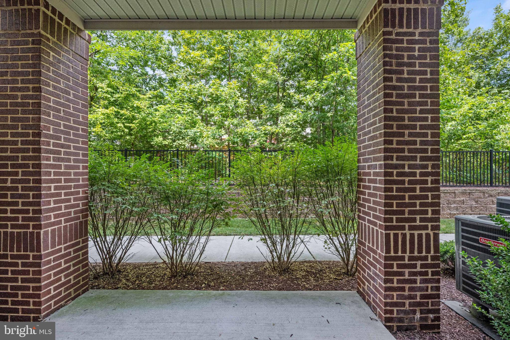 SIGNATURE AT BROADLANDS - Residential