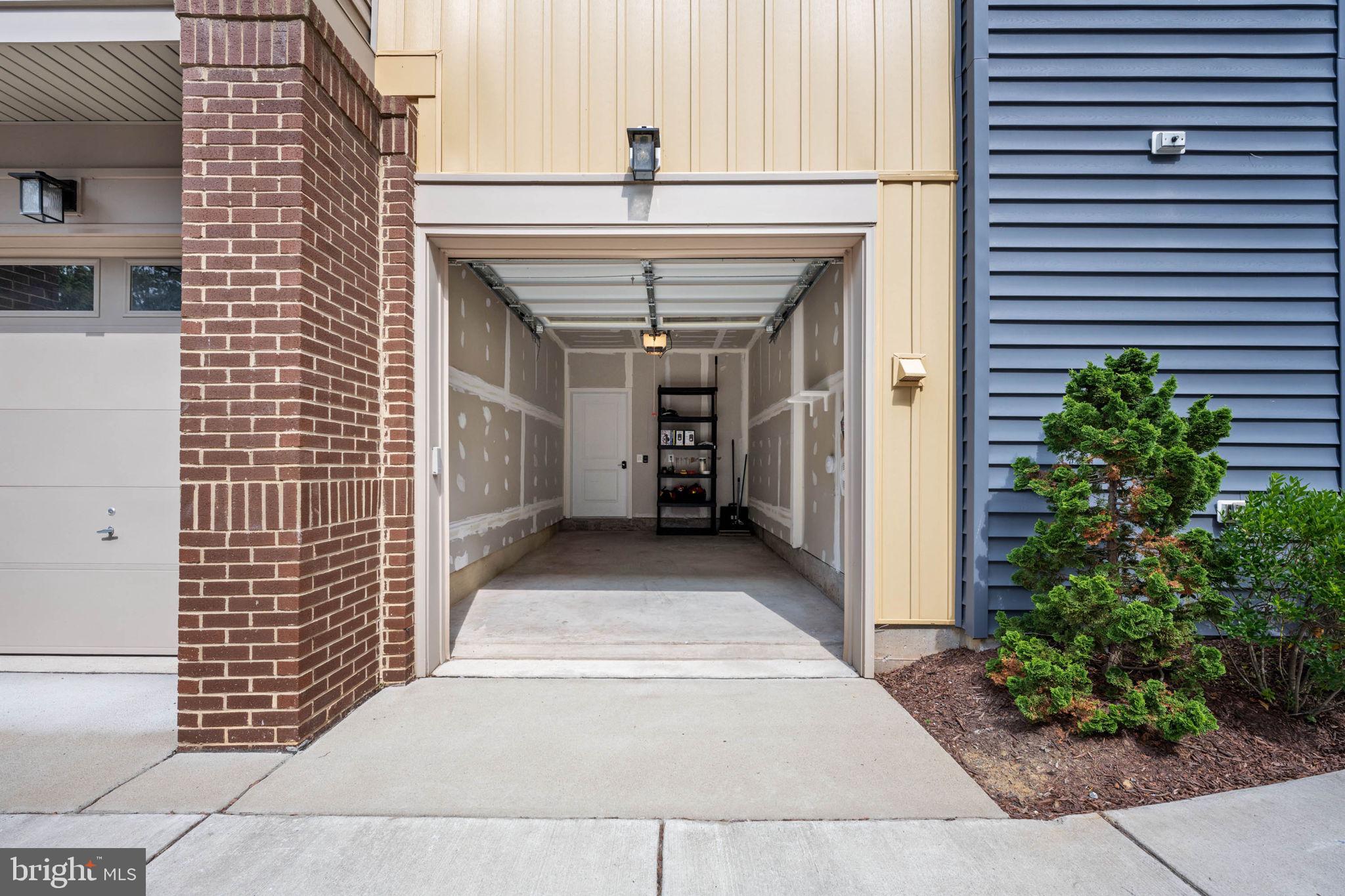 SIGNATURE AT BROADLANDS - Residential