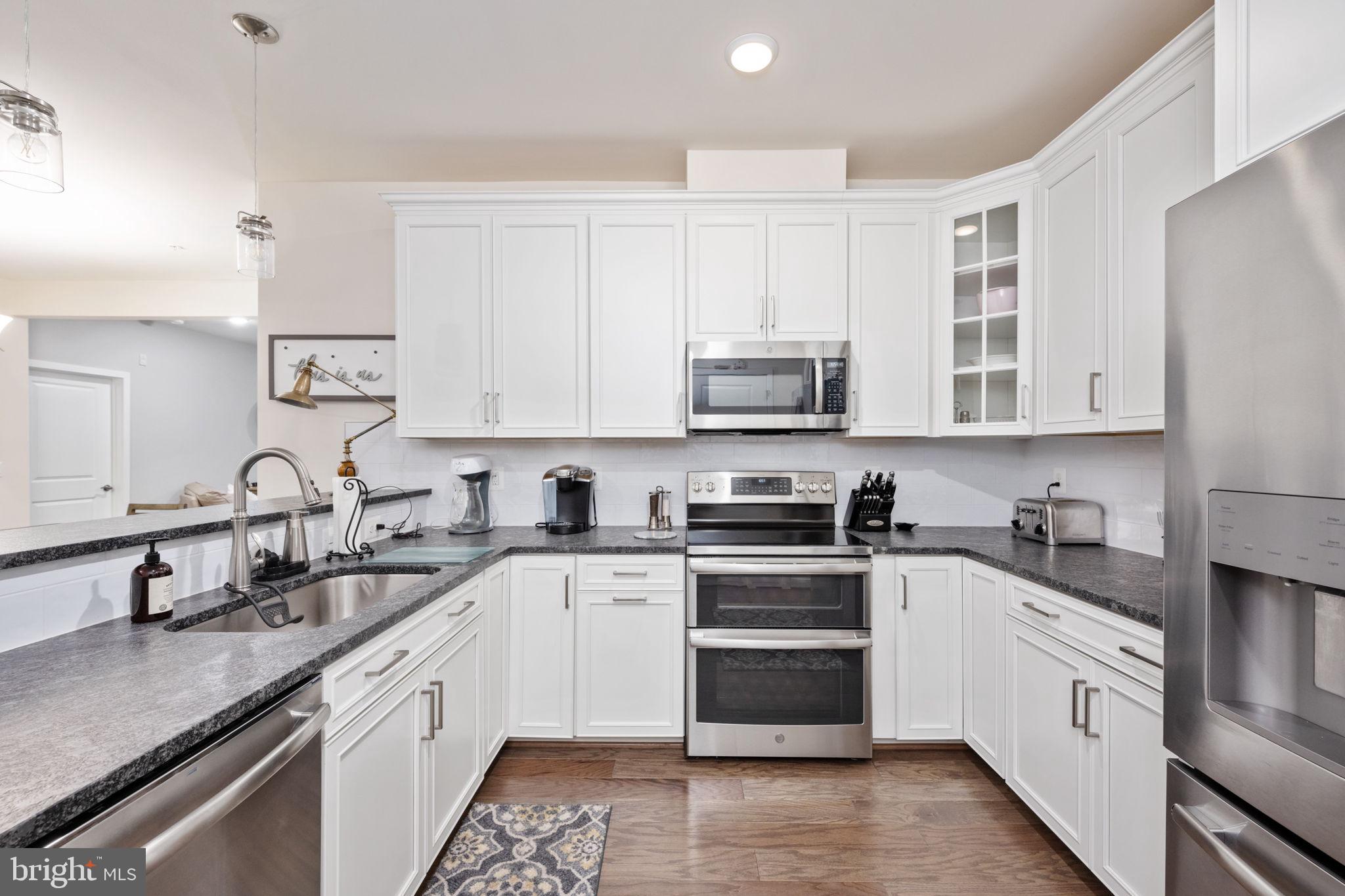 SIGNATURE AT BROADLANDS - Residential