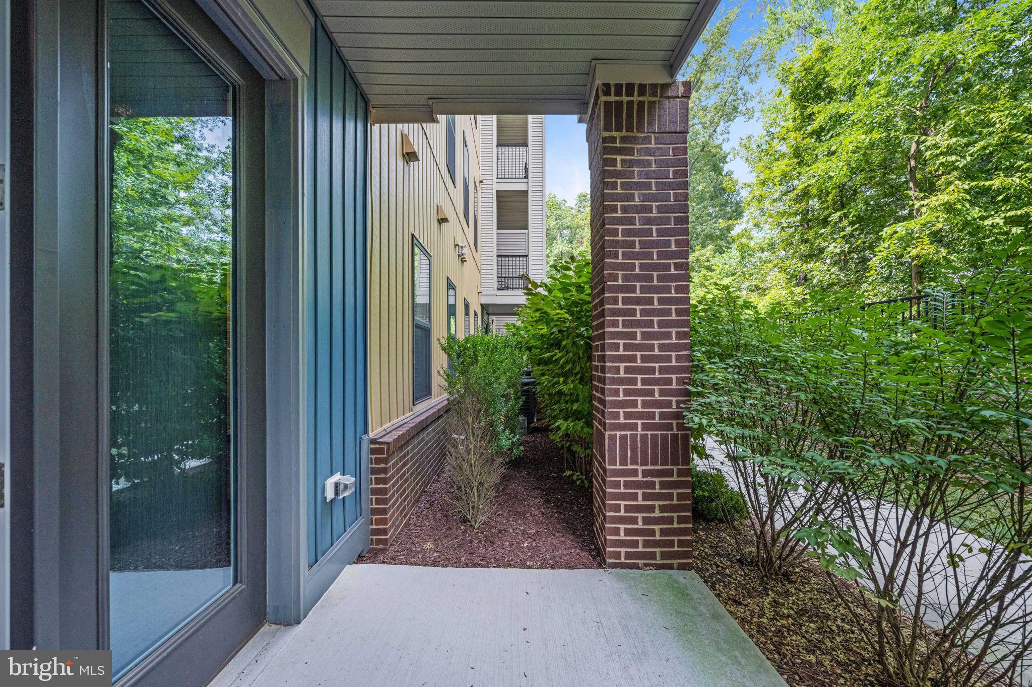 SIGNATURE AT BROADLANDS - Residential