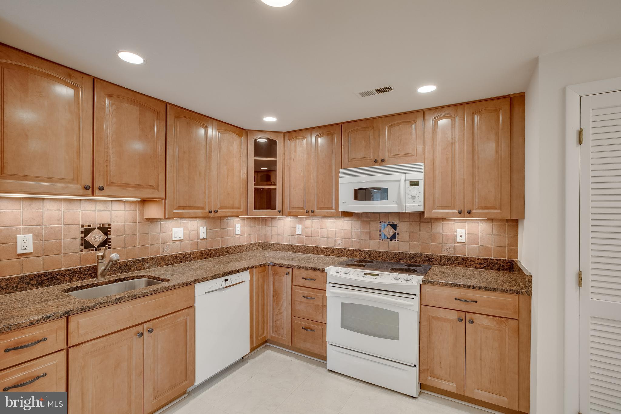 ROSSMOOR MUTUAL #14 - Residential