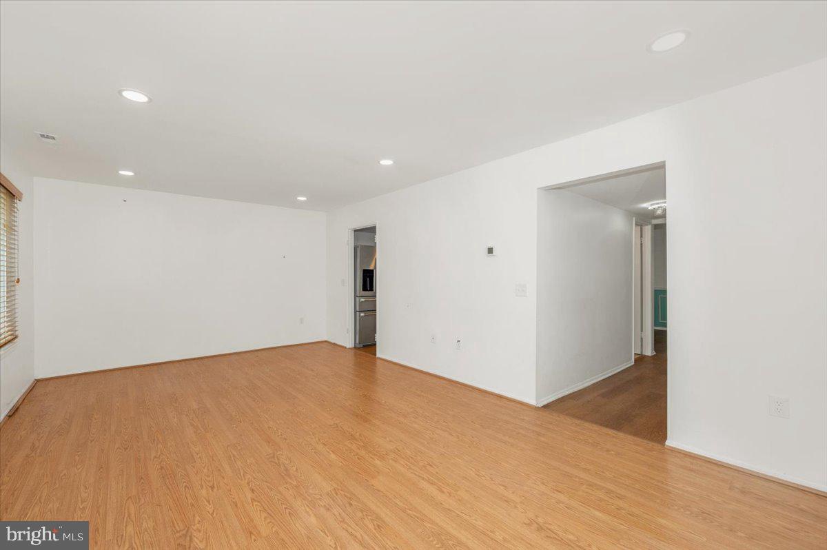 LEISURE WORLD - Residential