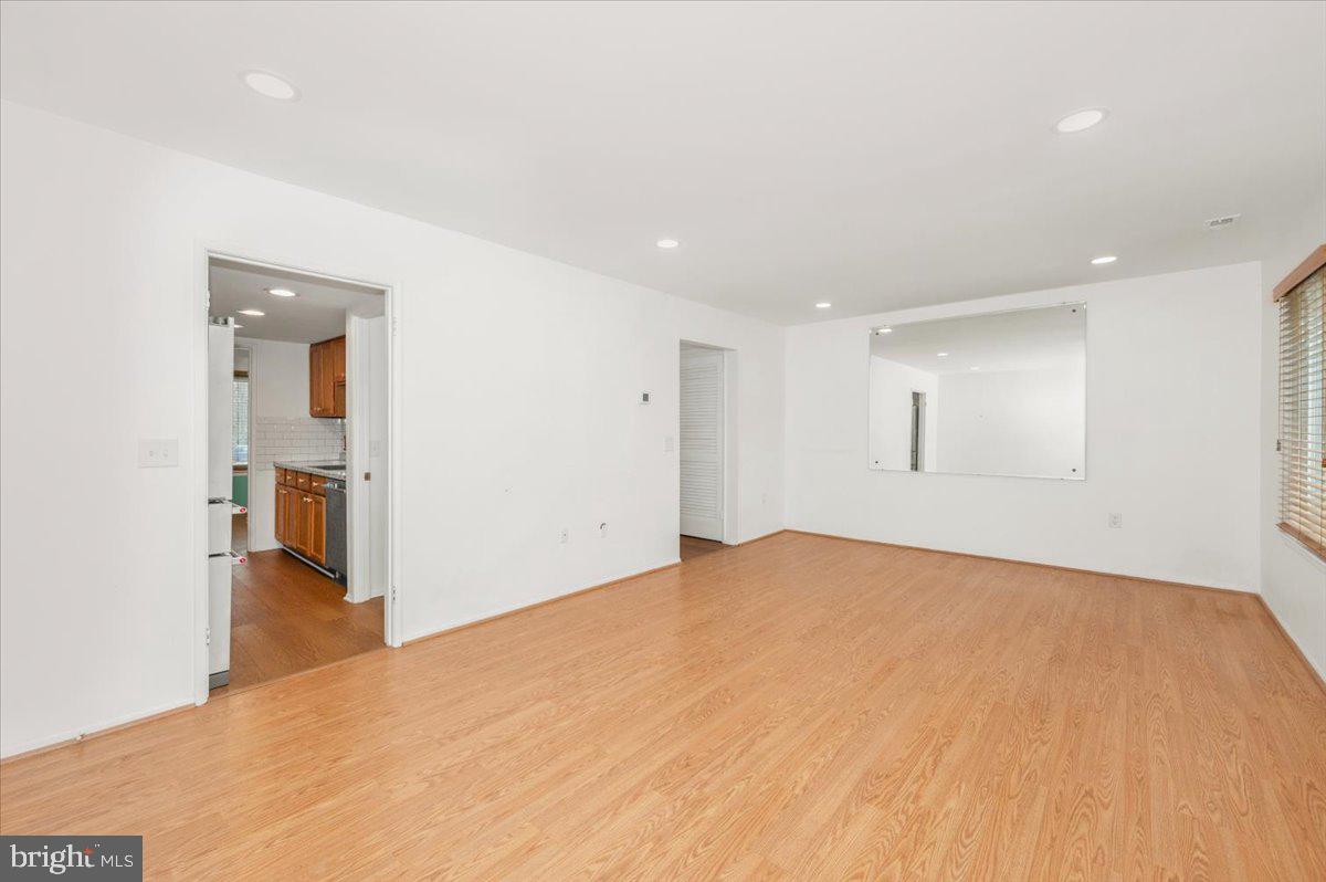 LEISURE WORLD - Residential