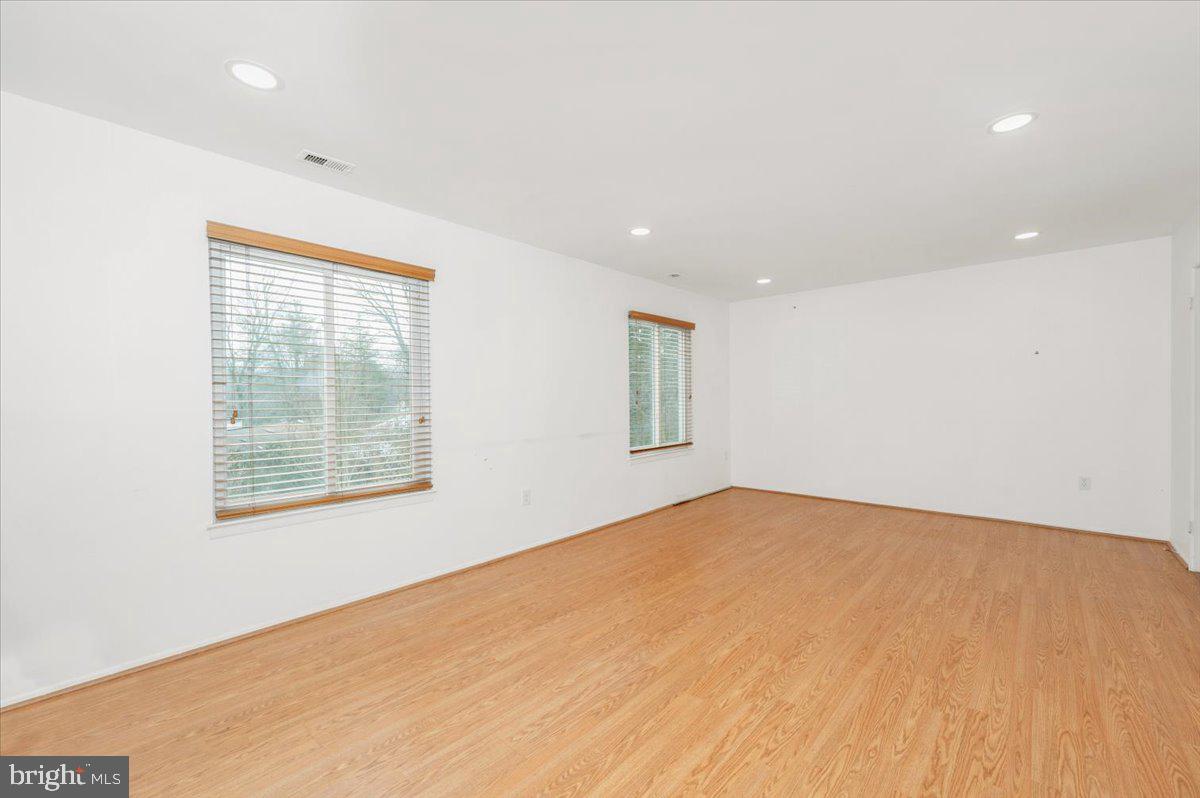 LEISURE WORLD - Residential