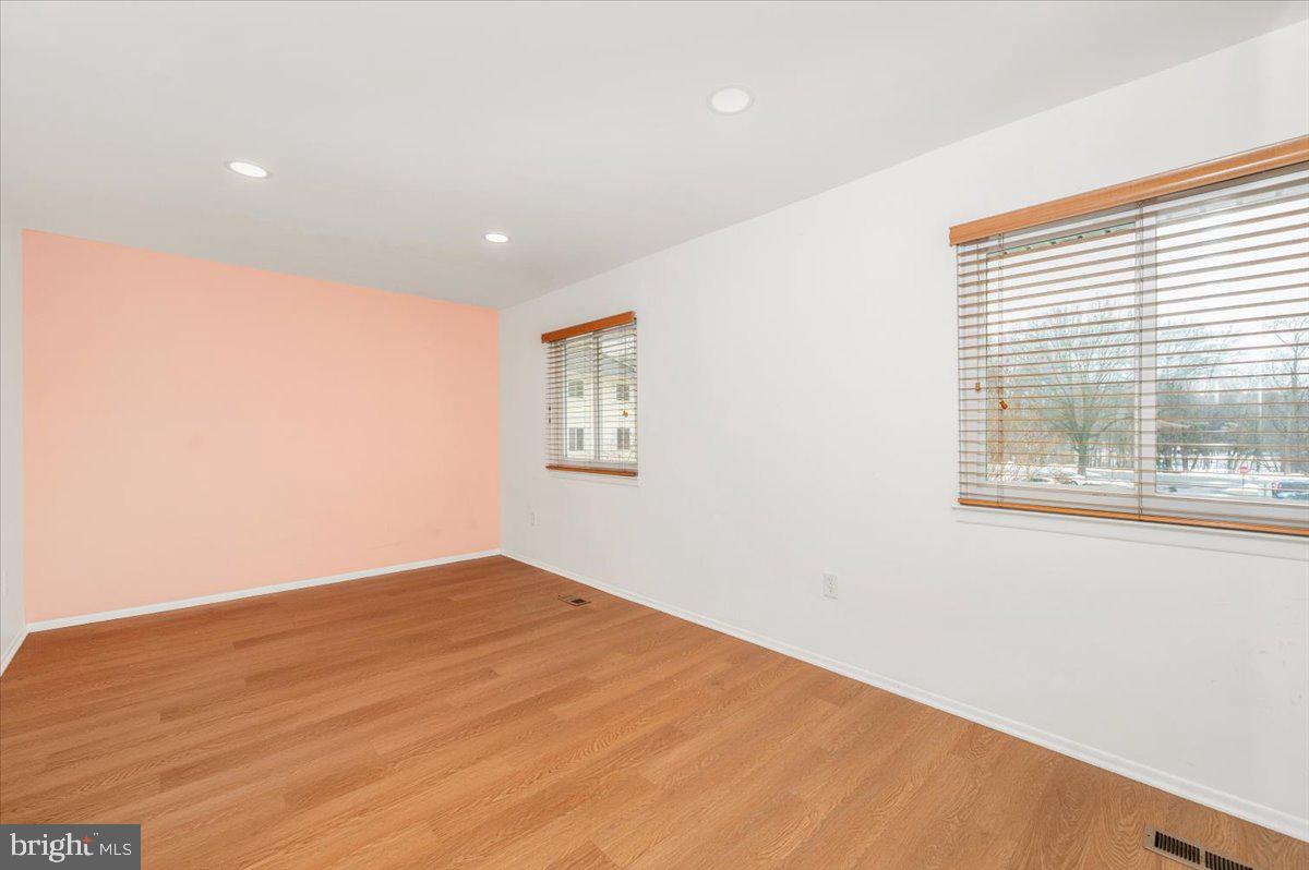 LEISURE WORLD - Residential