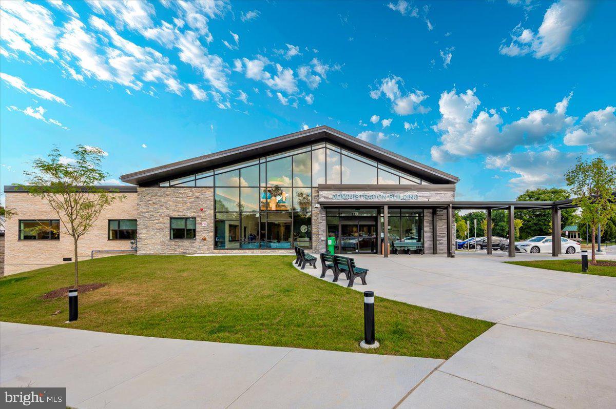 LEISURE WORLD - Residential