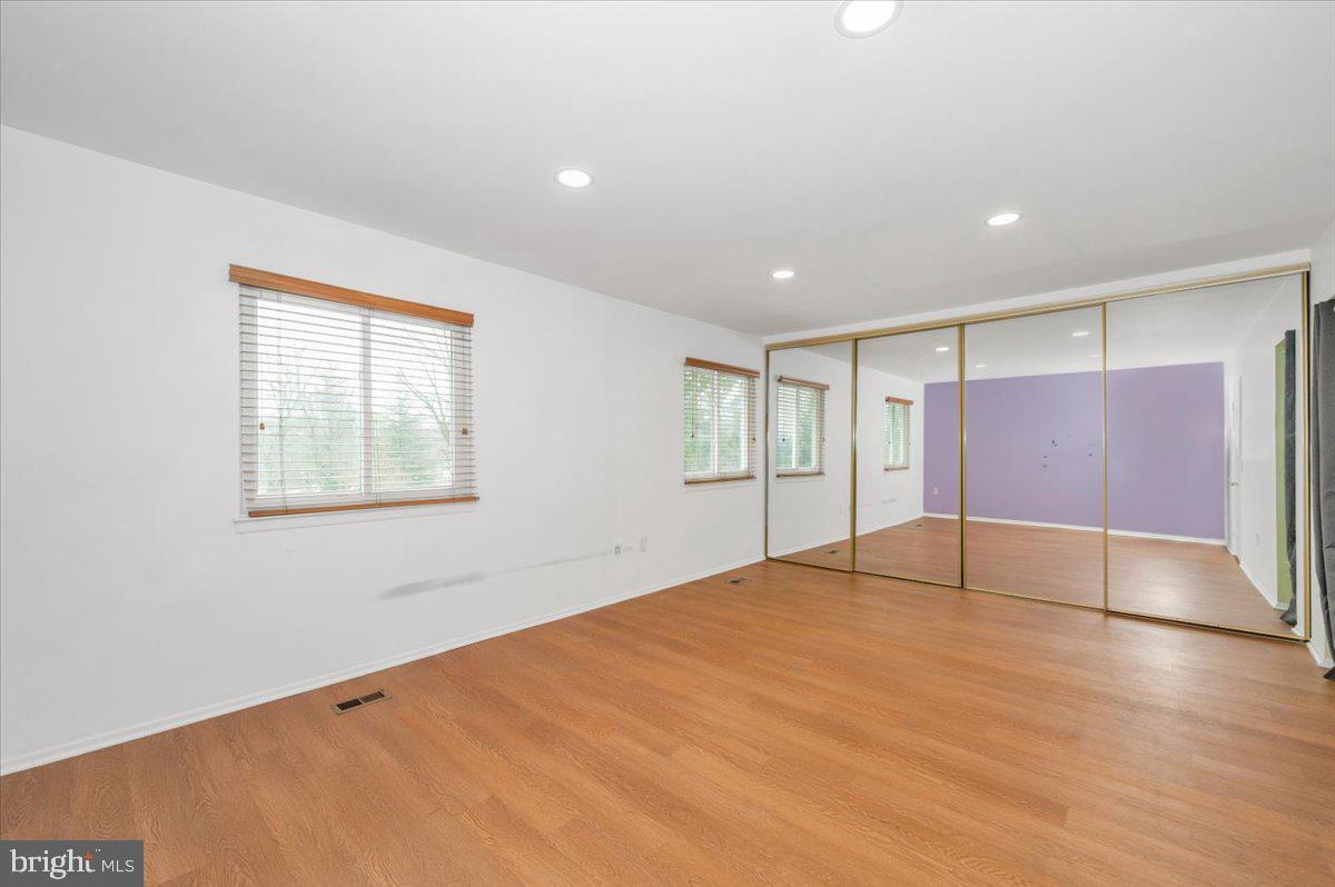 LEISURE WORLD - Residential