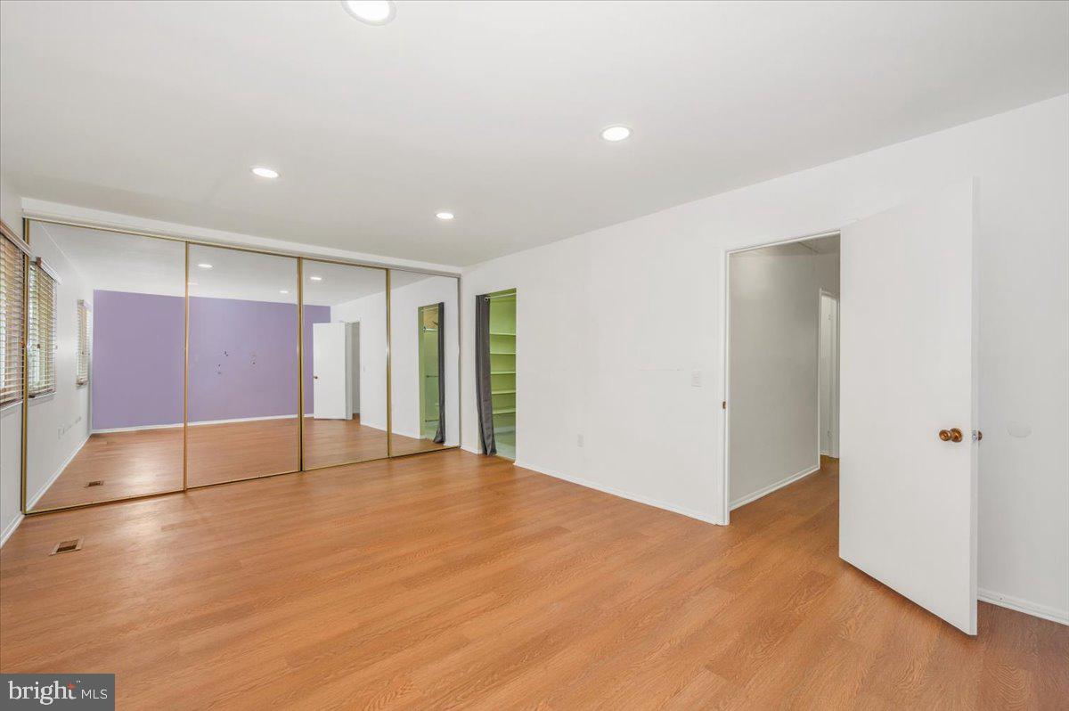 LEISURE WORLD - Residential