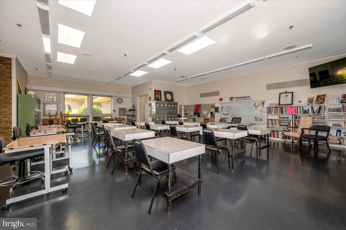 LEISURE WORLD - Residential