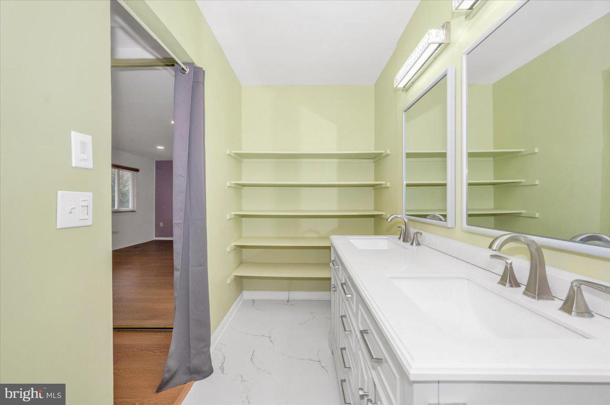 LEISURE WORLD - Residential