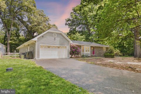 Photo of 14 Oak Lane, STERLING, VA 20165 (MLS # VALO2123726)