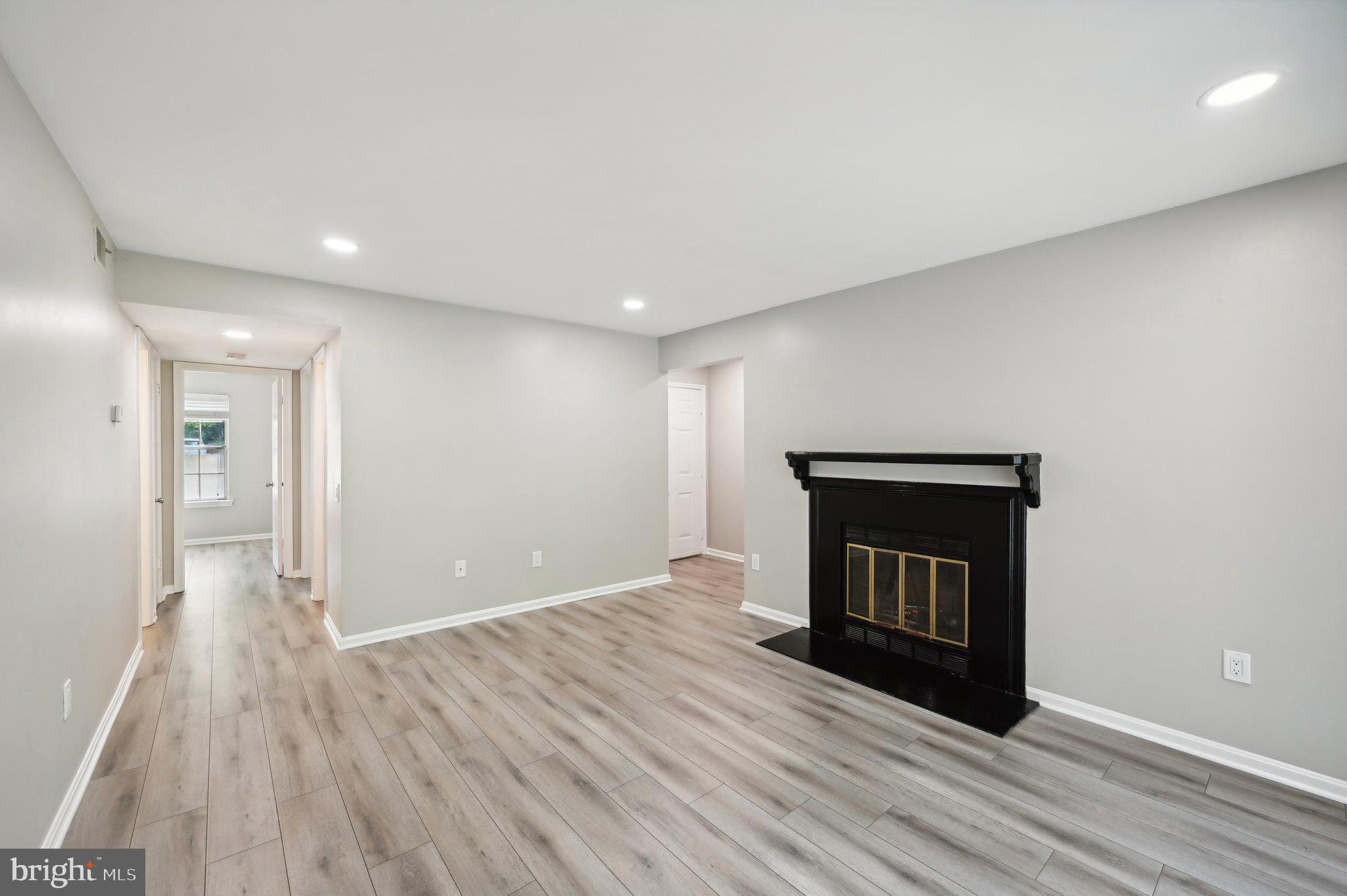 LAKEVIEW - Residential Lease