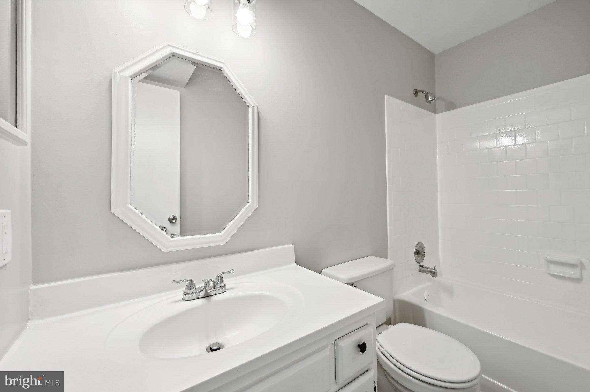 LAKEVIEW - Residential Lease