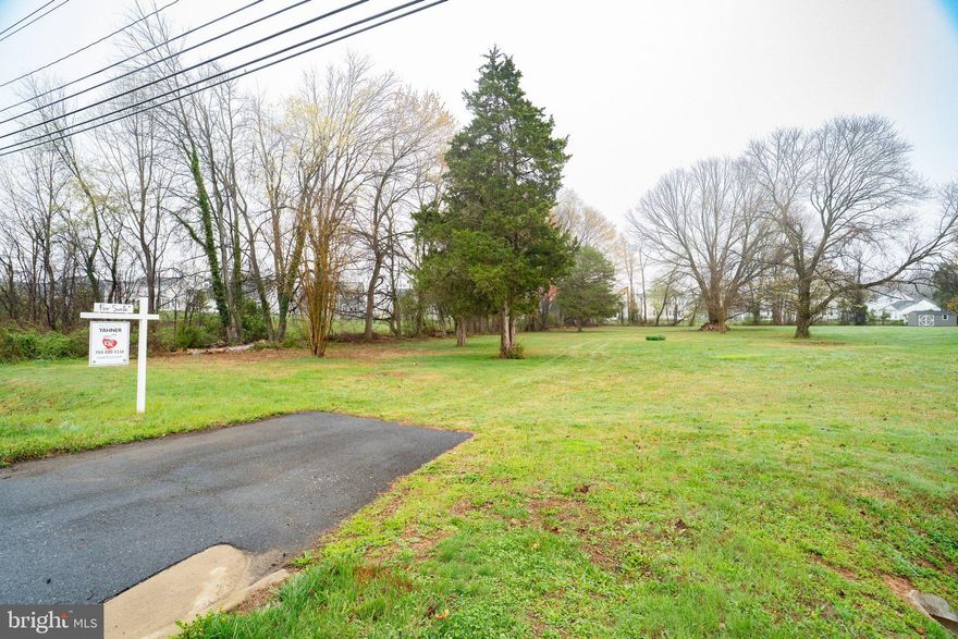 Looking to build your dream home in downtown Leesburg - Look no further**** Level vacant lot****Convenient to commuter routes, Downtown Leesburg, restaurants, shopping and the gateway to western Loudoun wine country******