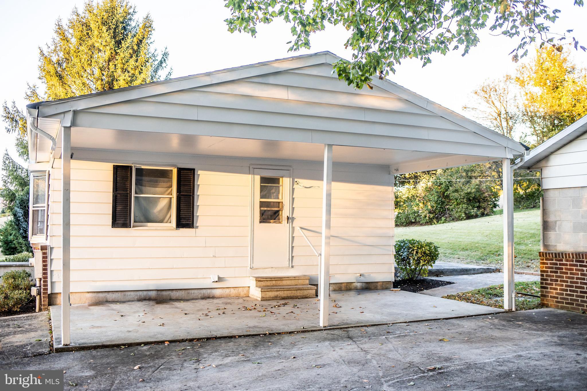 HAMPSTEAD - Residential