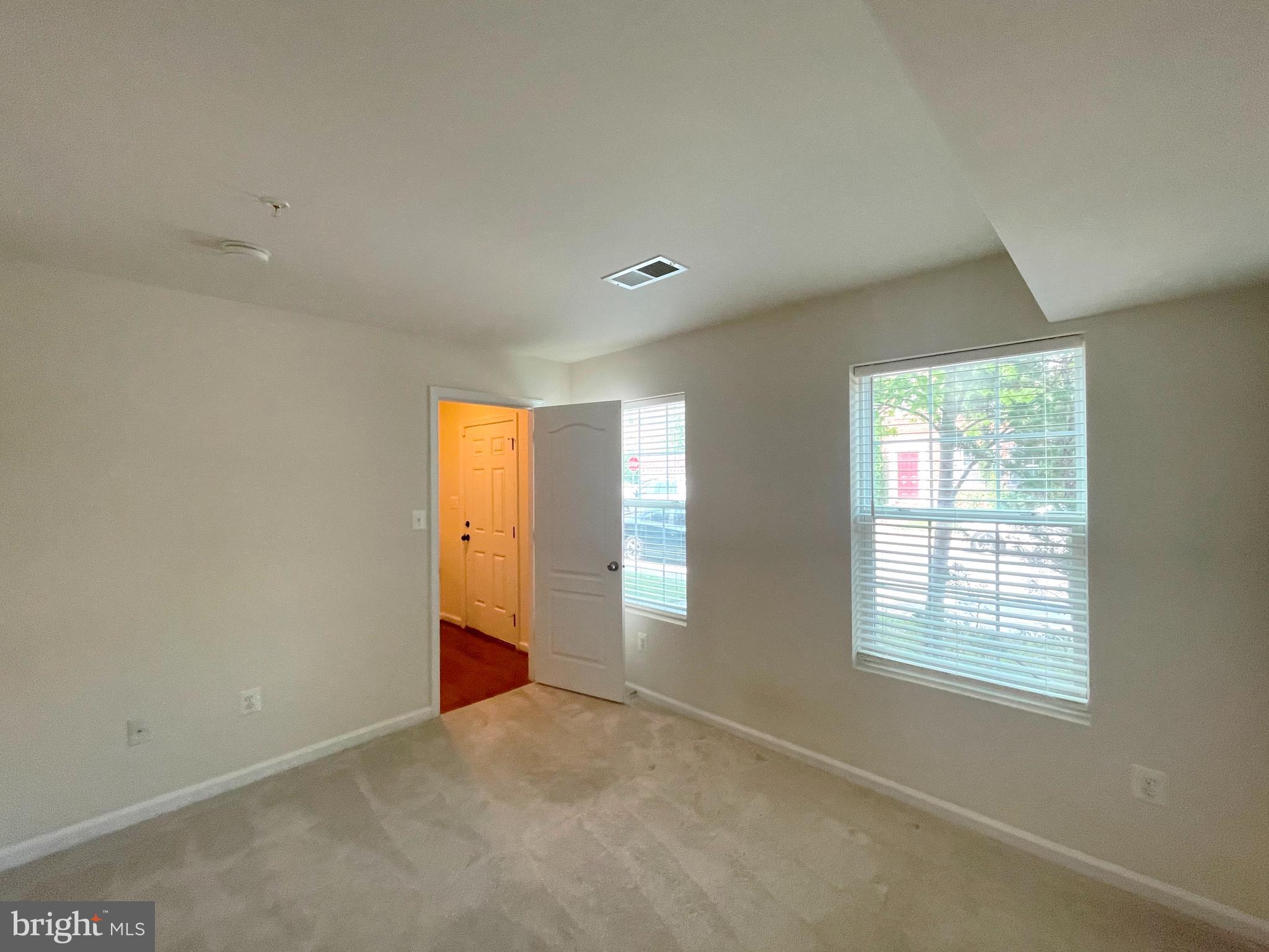 2863 HEDGEROW PLACE