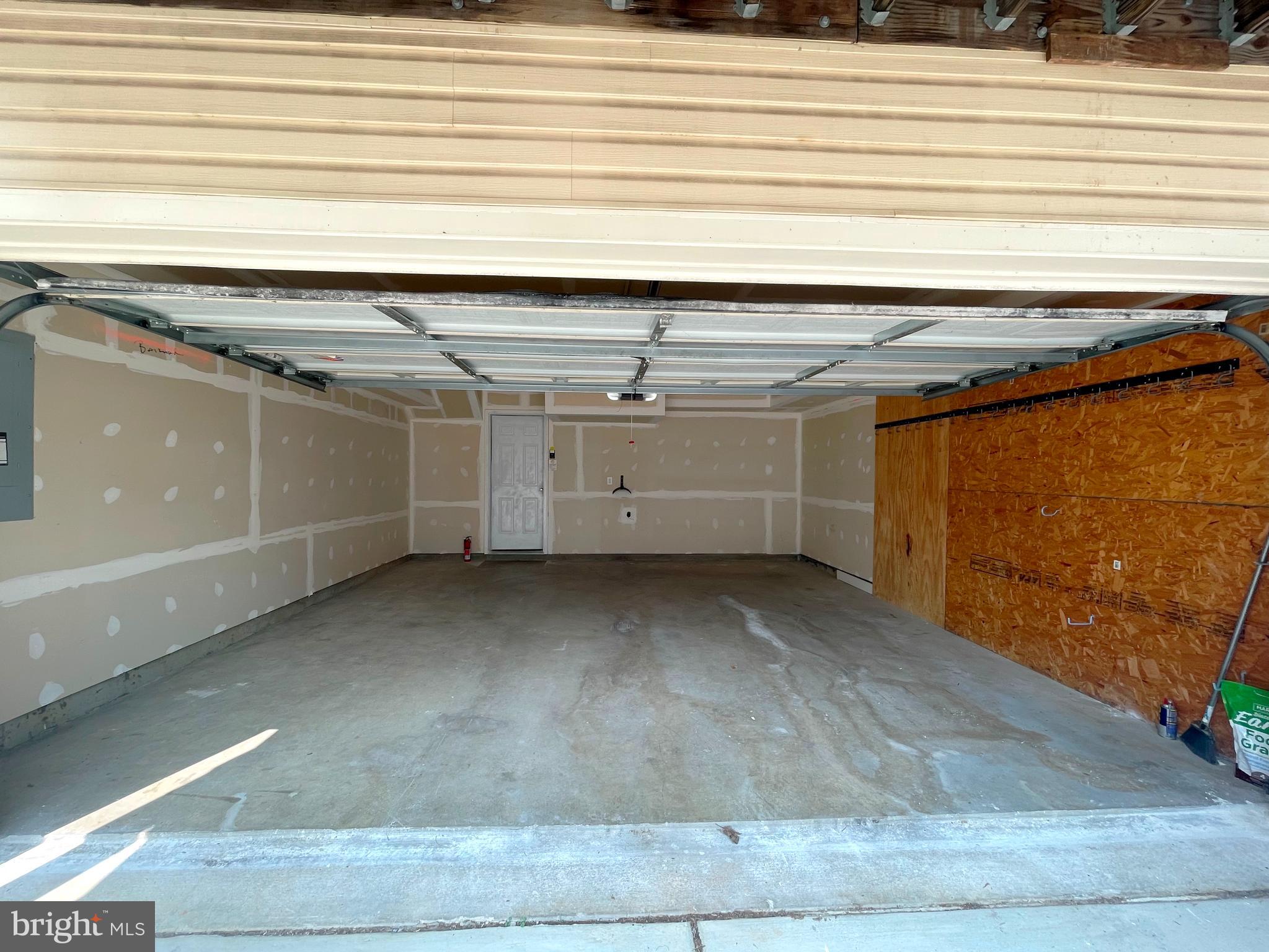 2863 HEDGEROW PLACE