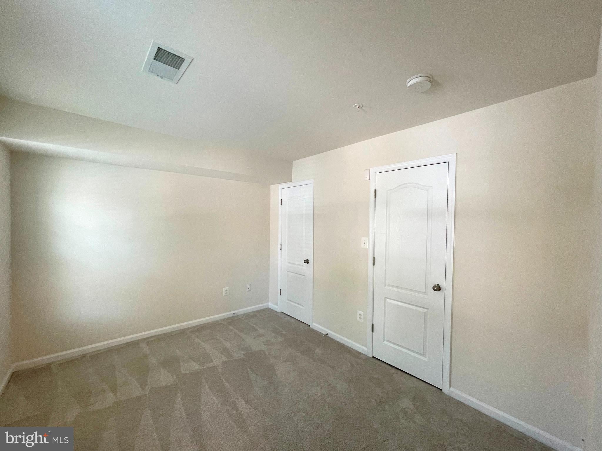 2863 HEDGEROW PLACE