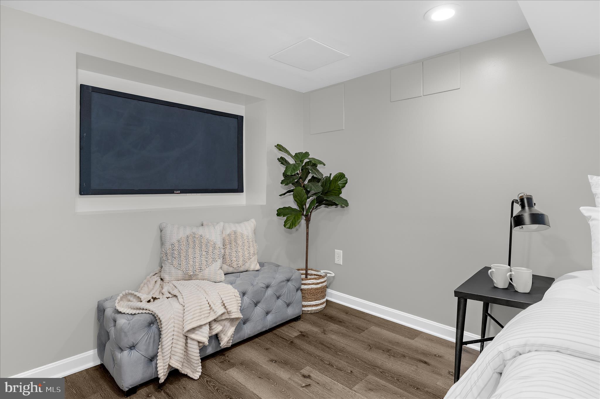 POWHATAN BEACH - Residential