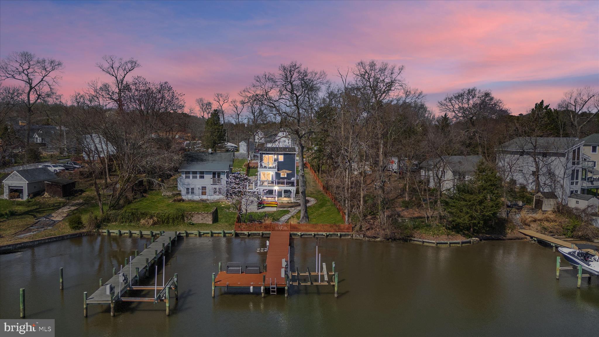 POWHATAN BEACH - Residential