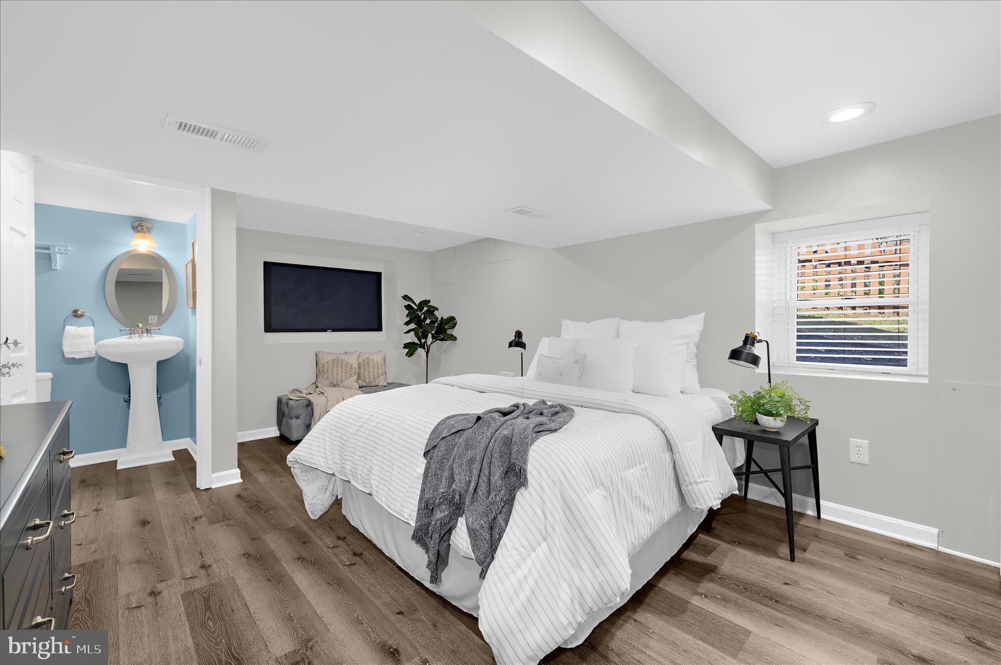 POWHATAN BEACH - Residential