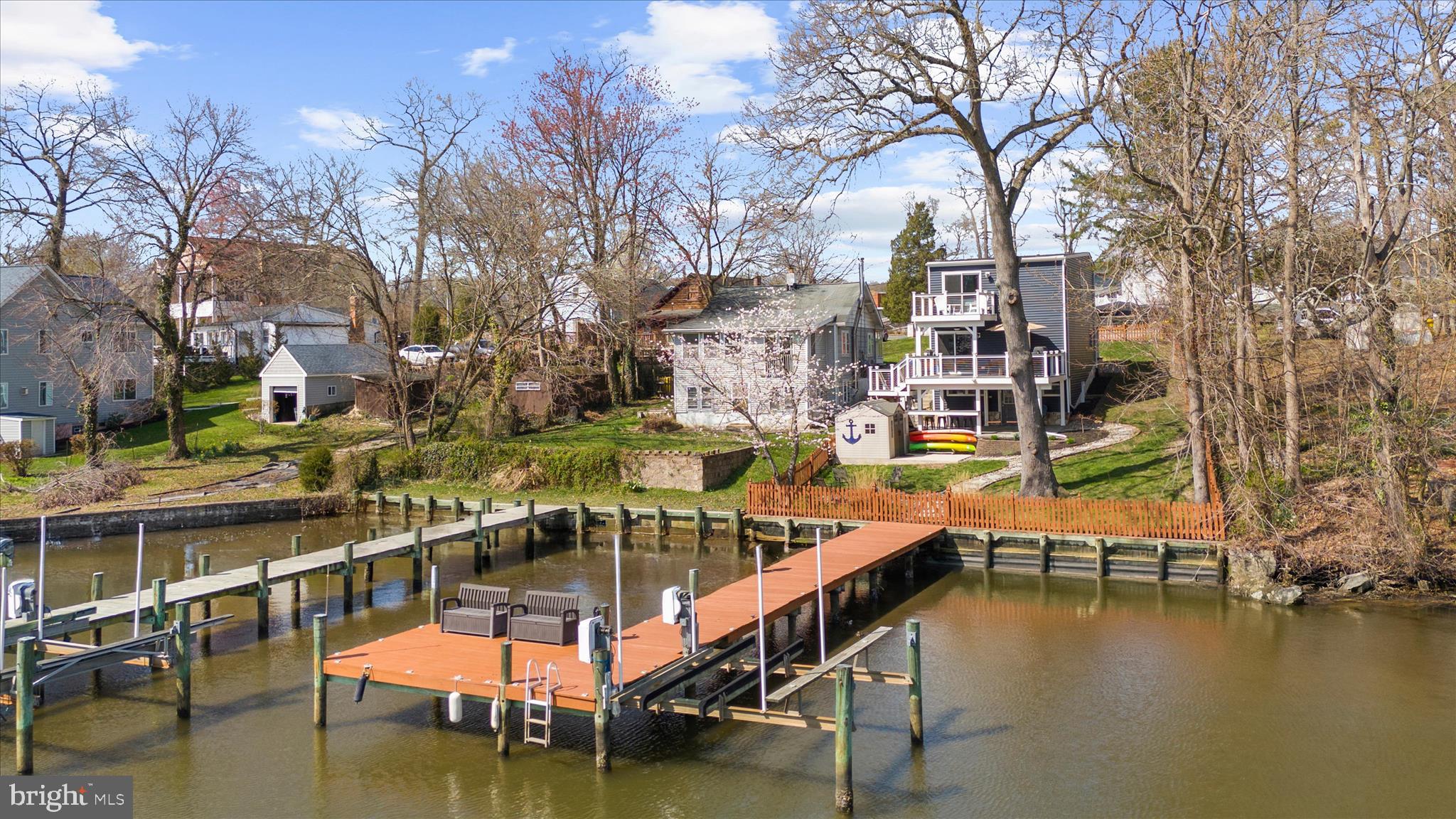 POWHATAN BEACH - Residential